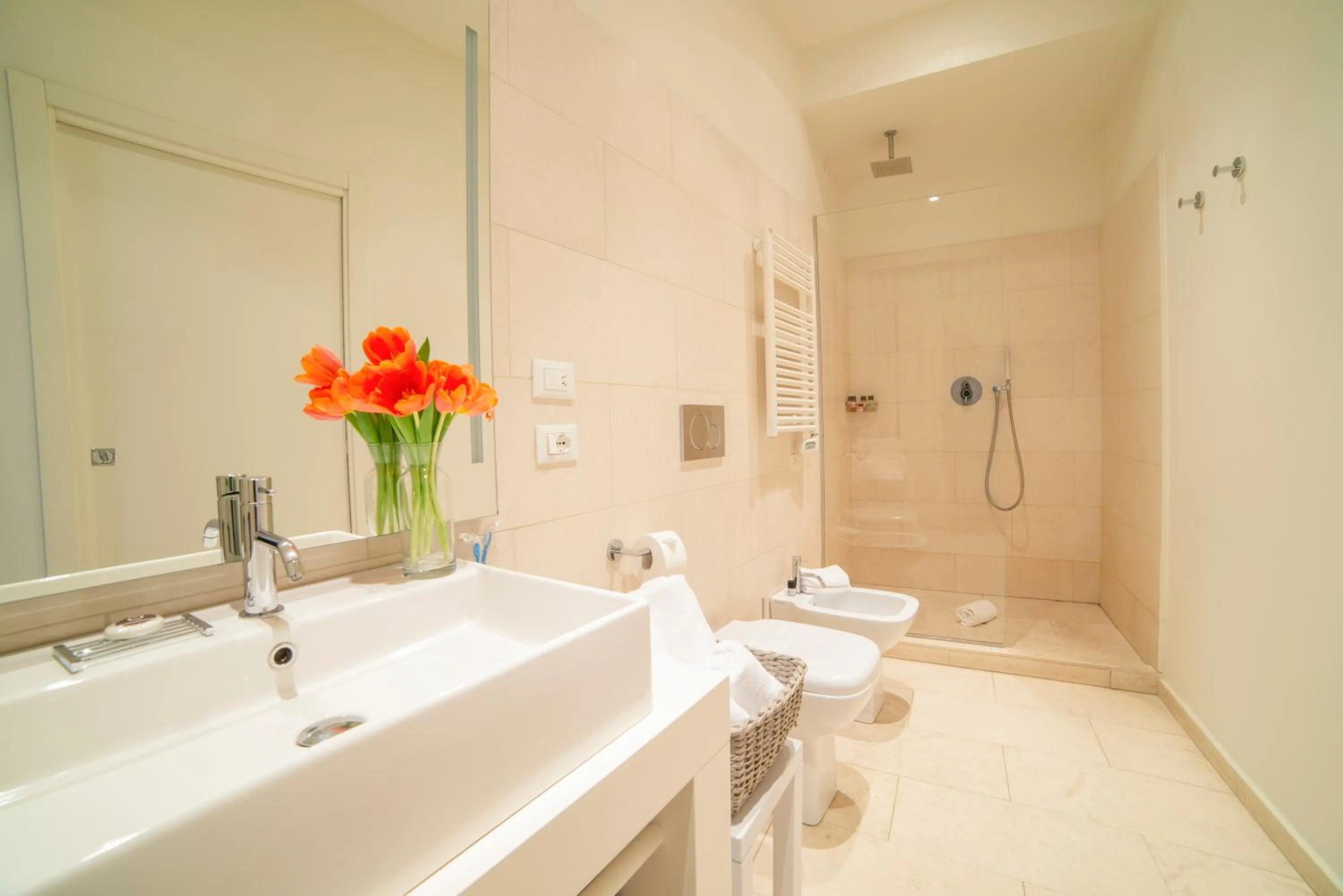 Shower in Rooms Milano Duomo