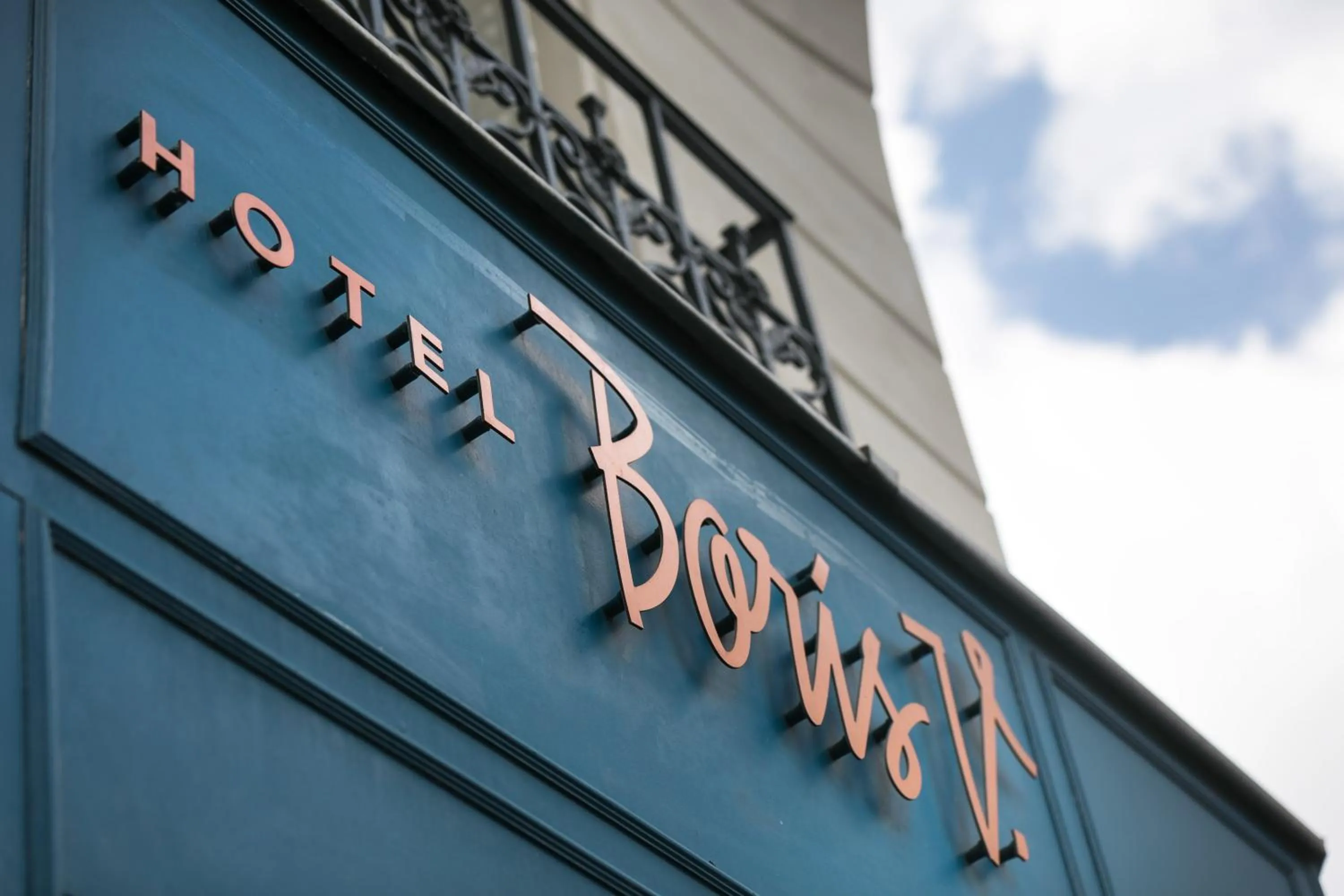 Facade/entrance in Hotel Boris V. by Happyculture