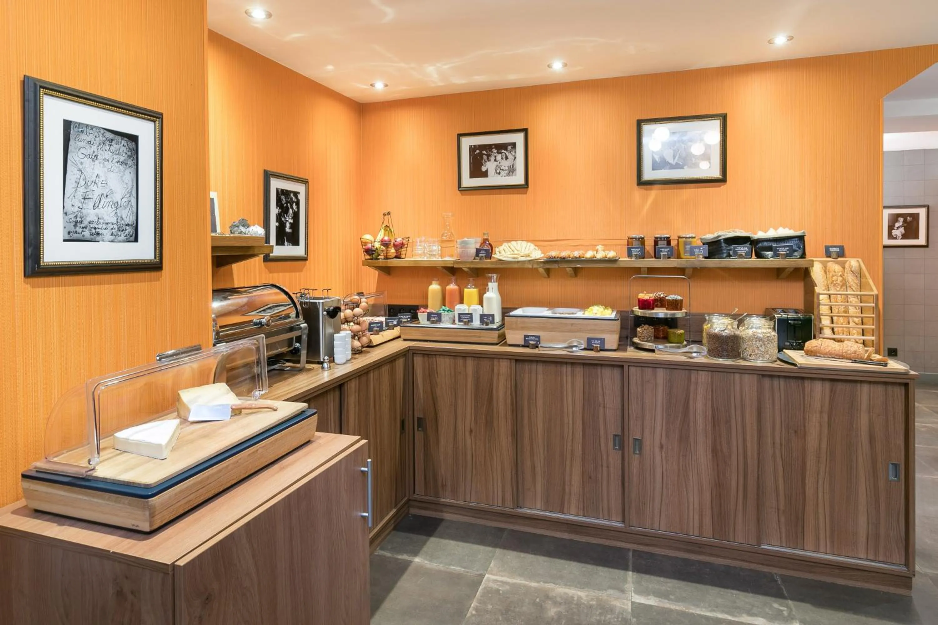 Food and drinks in Hotel Boris V. by Happyculture