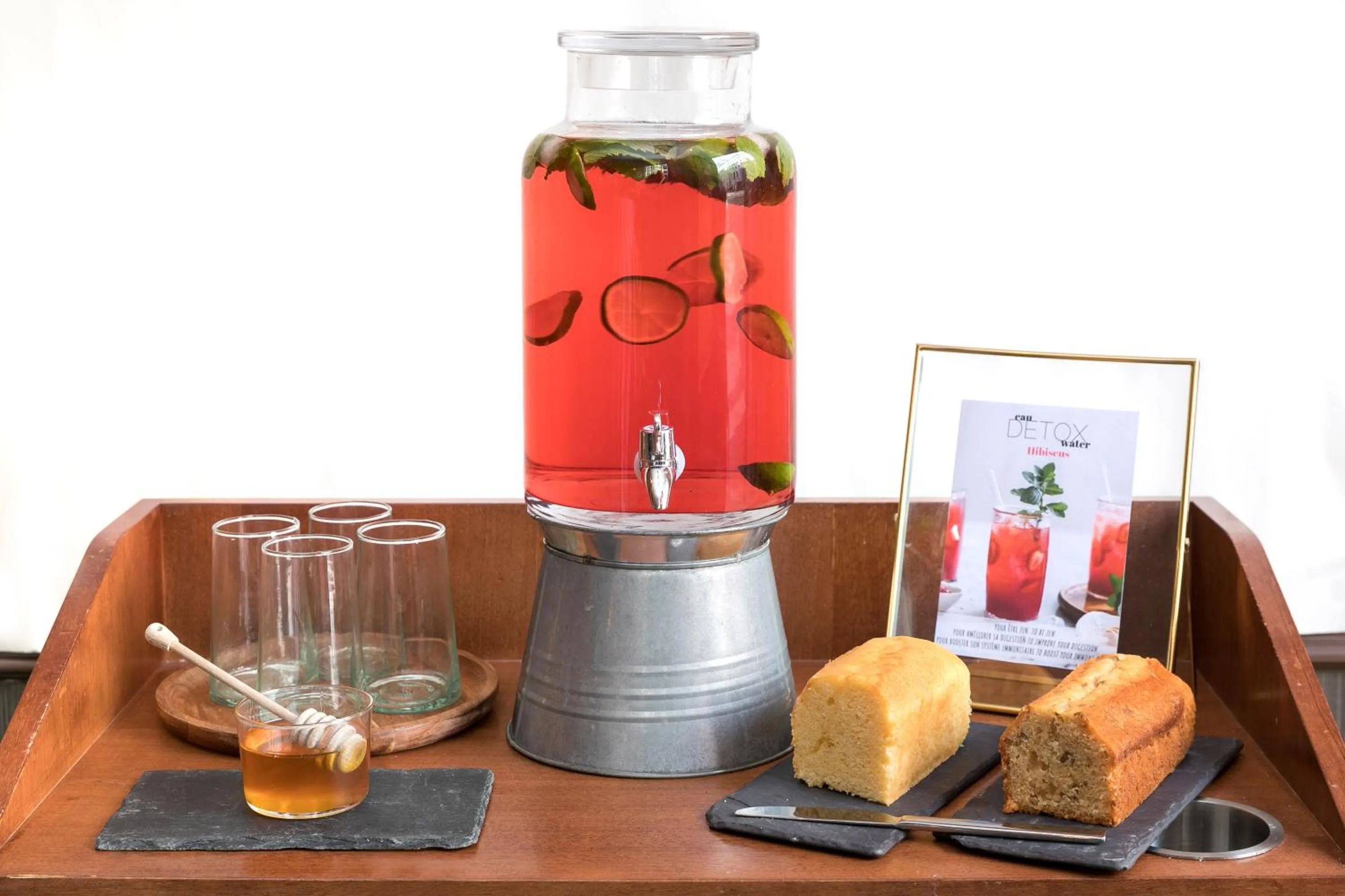 Coffee/tea facilities in Hotel Boris V. by Happyculture