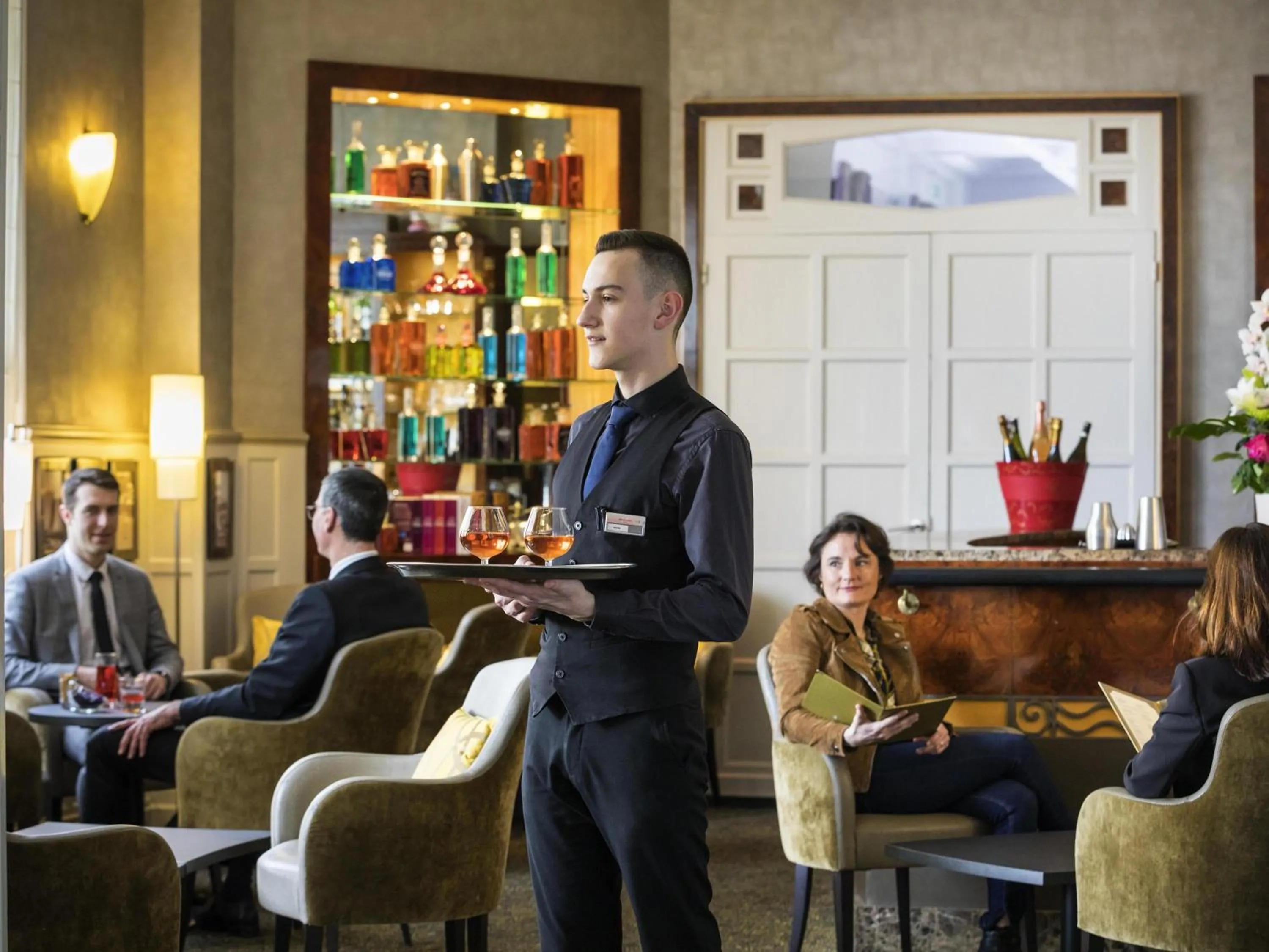 Lounge or bar in Hotel Mercure La Baule Majestic