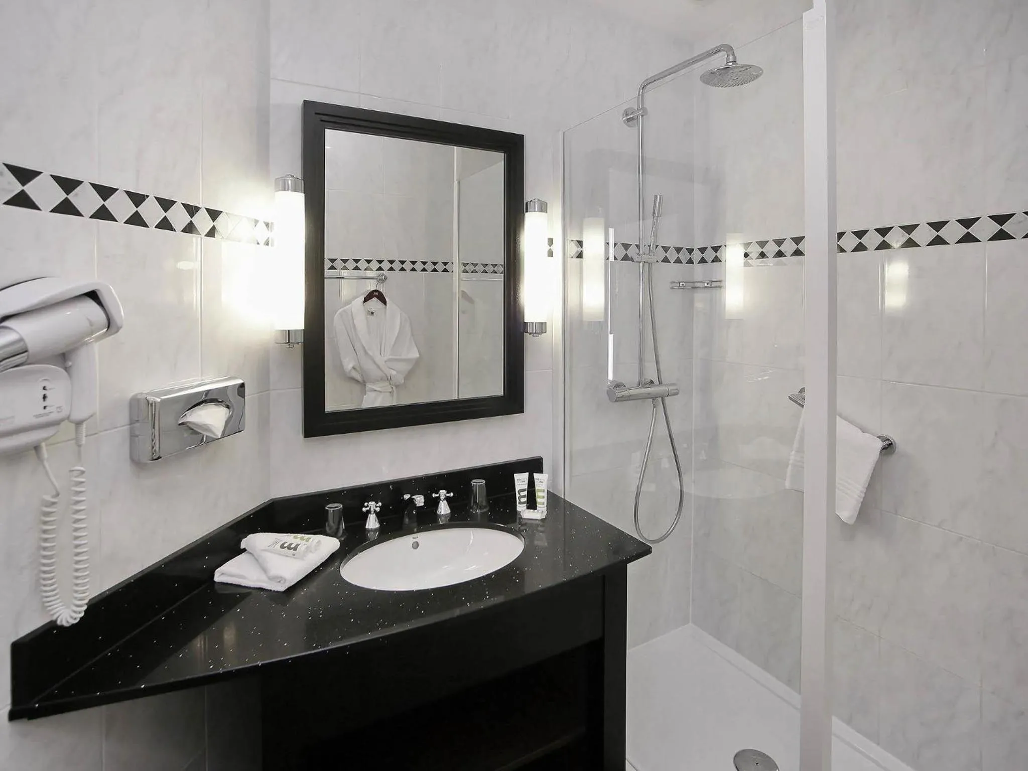 Bedroom in Hotel Mercure La Baule Majestic