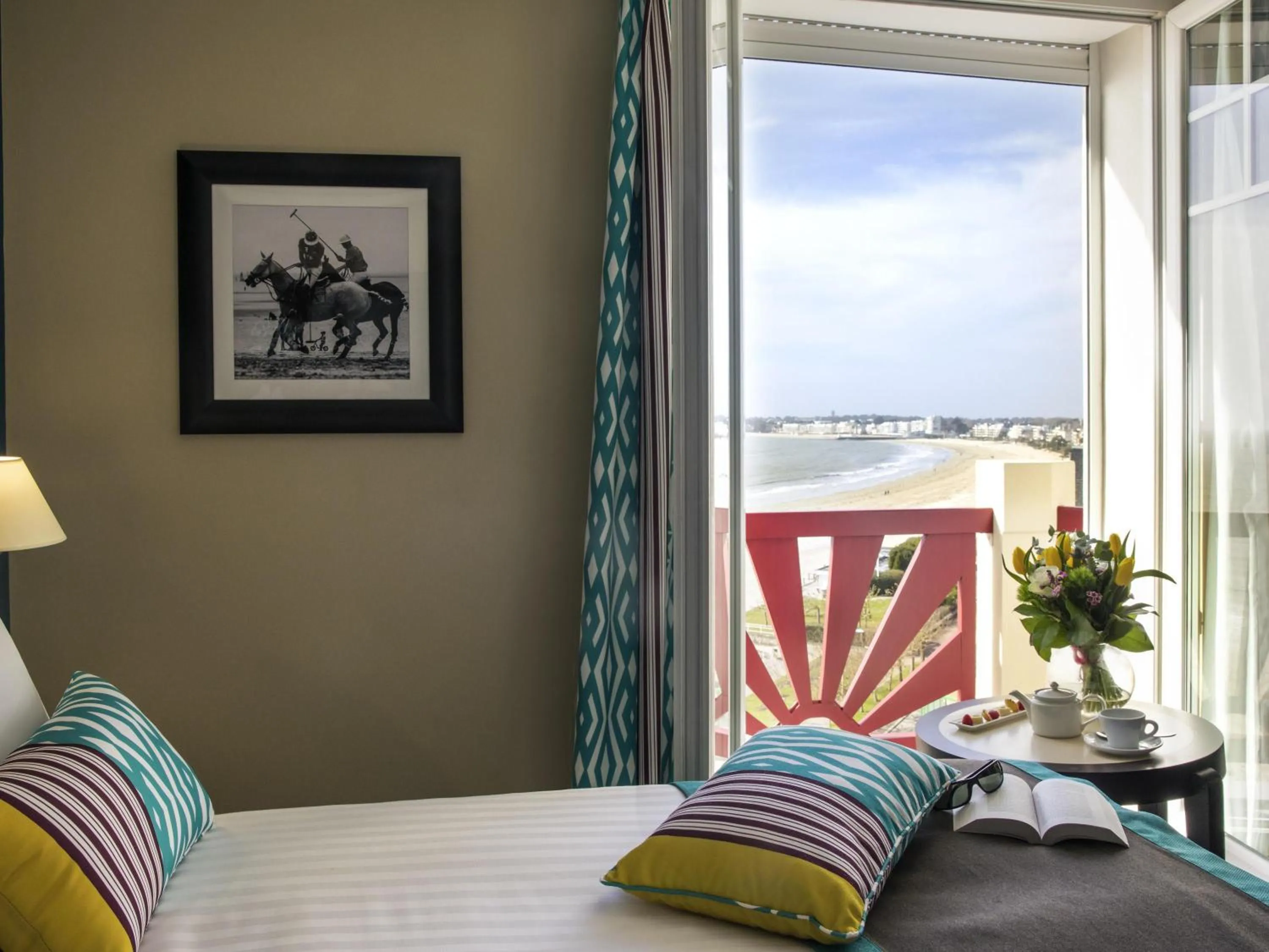 Property building, Bed in Hotel Mercure La Baule Majestic