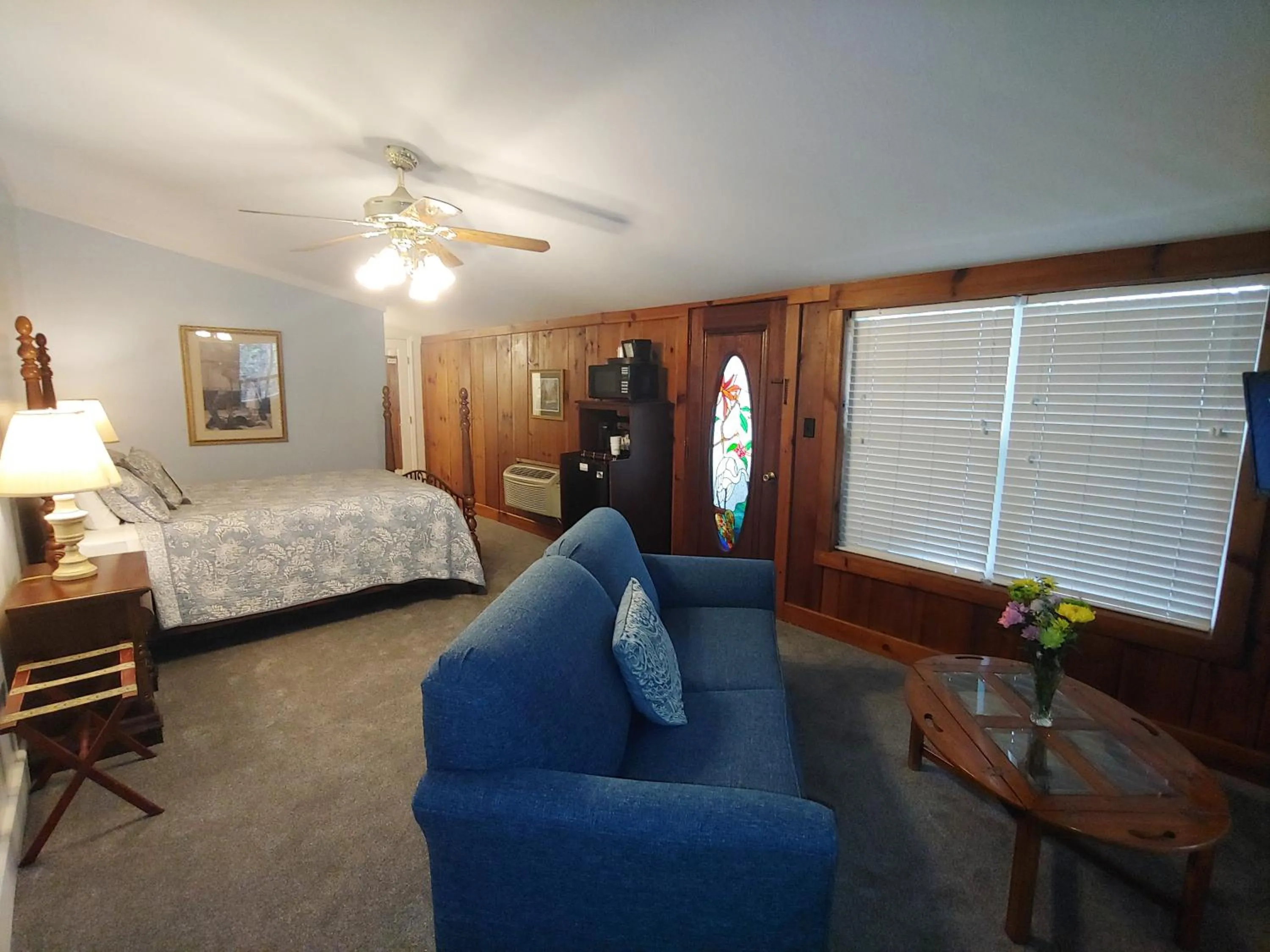 Property building, Bed in McKinley Edwards Inn