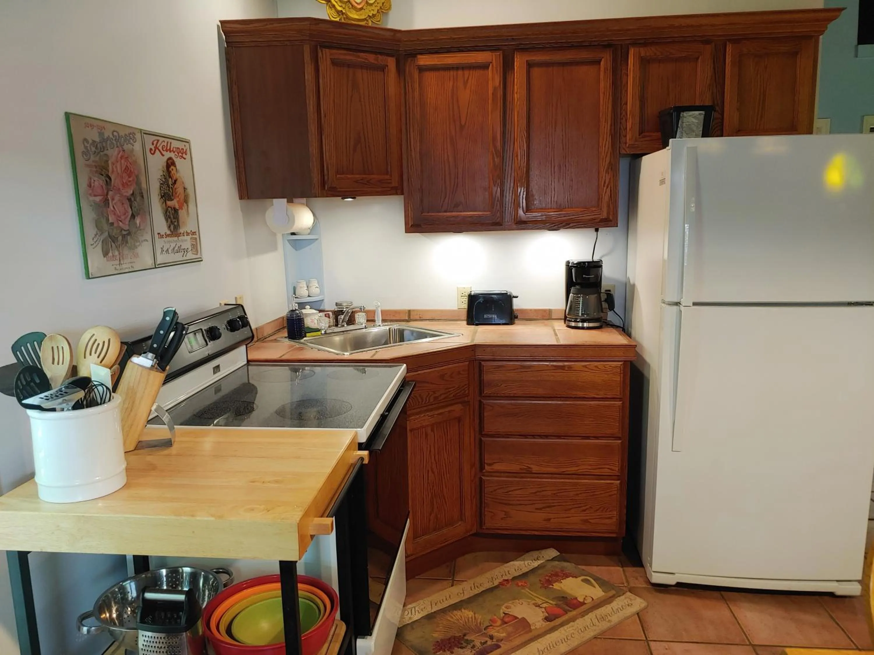 Kitchen or kitchenette in McKinley Edwards Inn