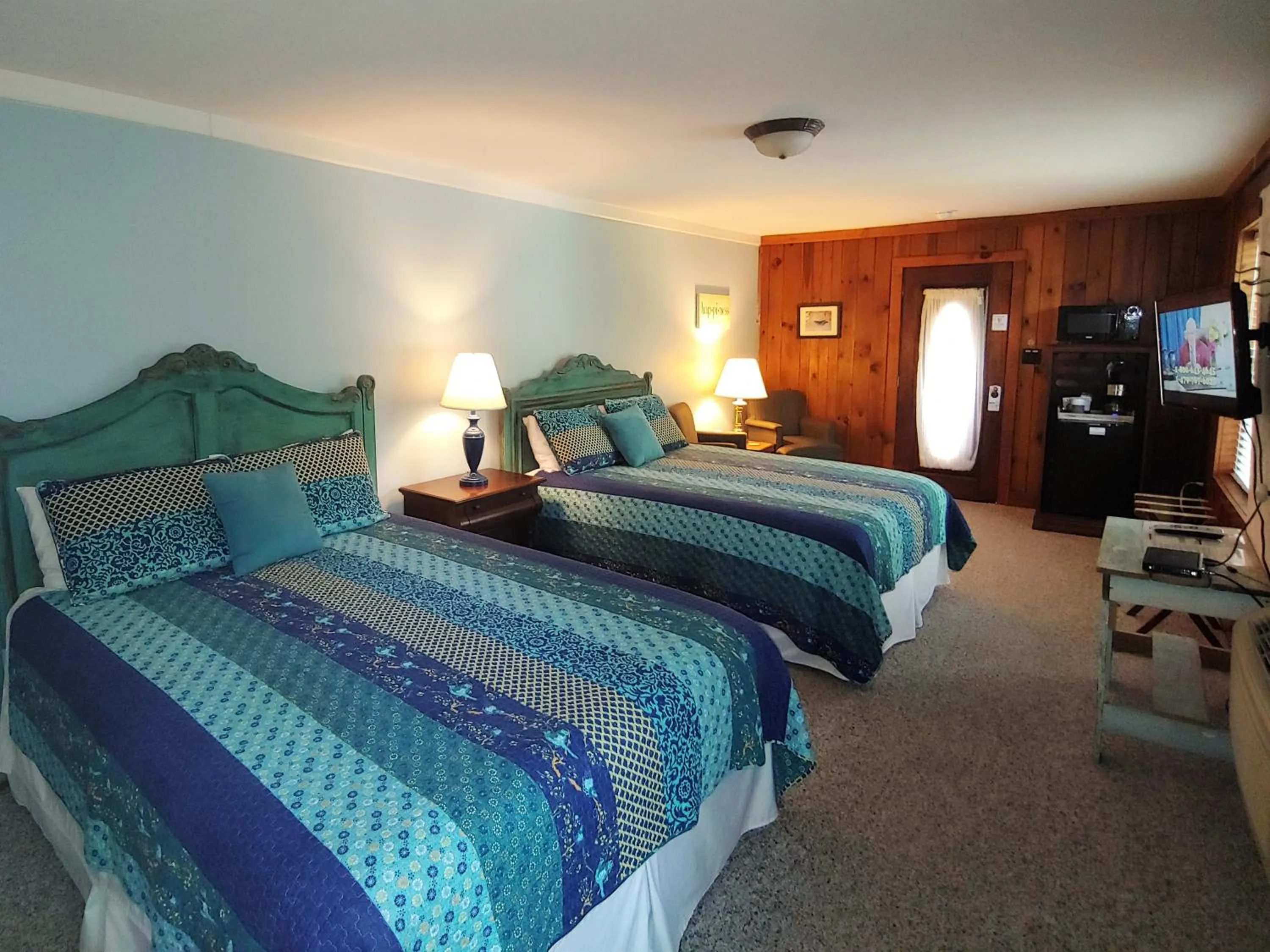 Photo of the whole room, Bed in McKinley Edwards Inn