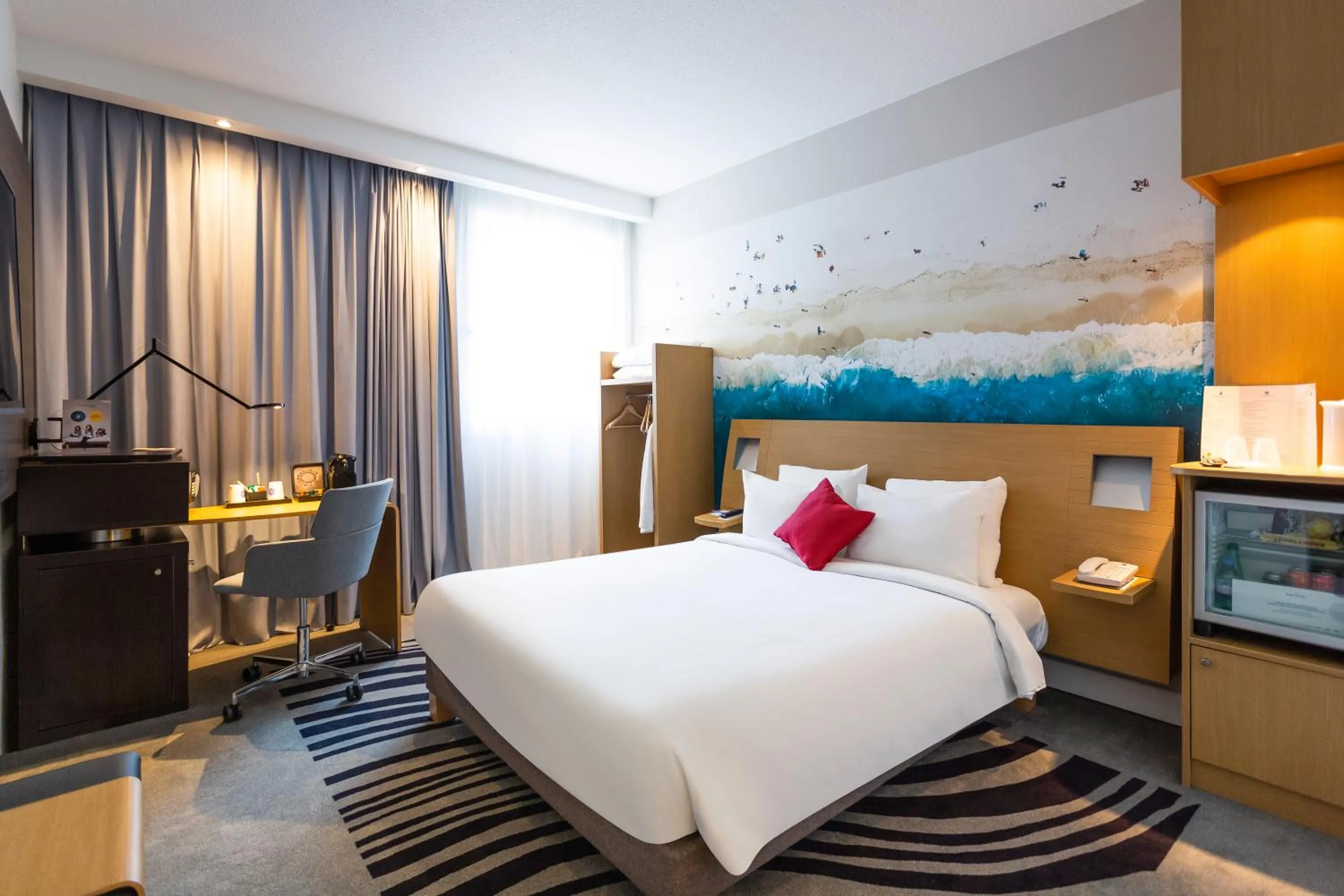 Bedroom, Bed in Novotel Bordeaux Centre Ville