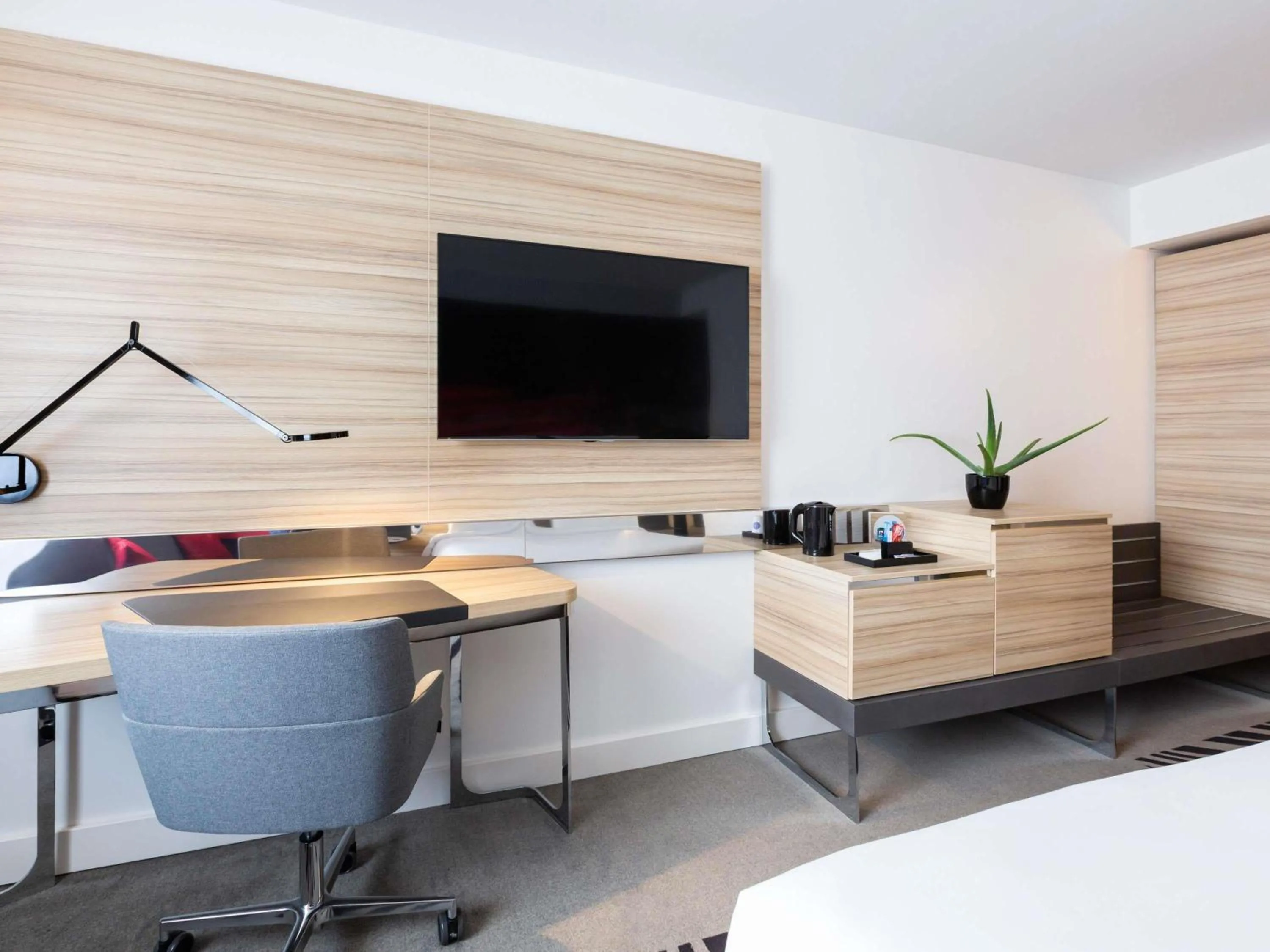 Bedroom, Bed in Novotel Bordeaux Centre Ville