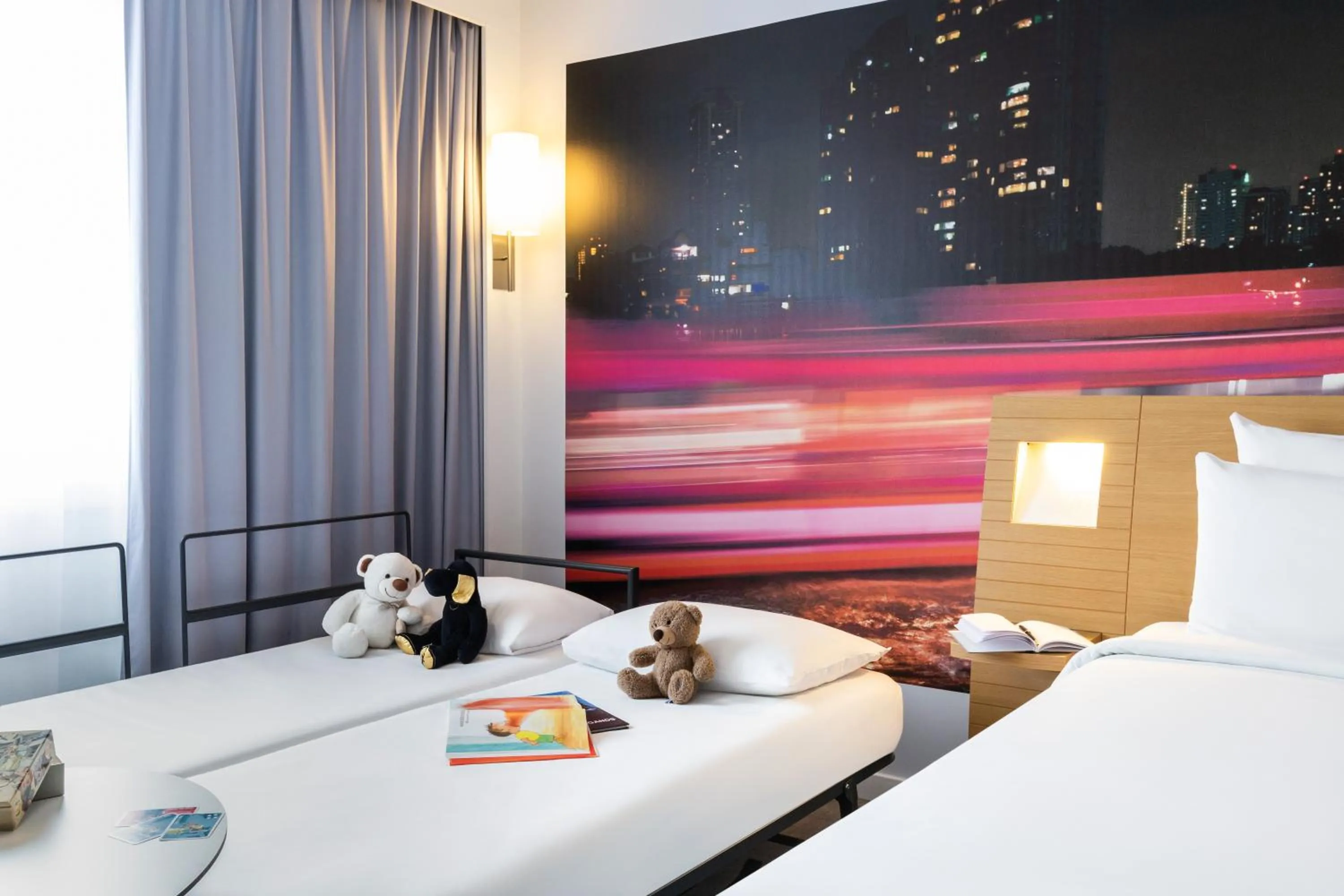 Bedroom, Bed in Novotel Bordeaux Centre Ville