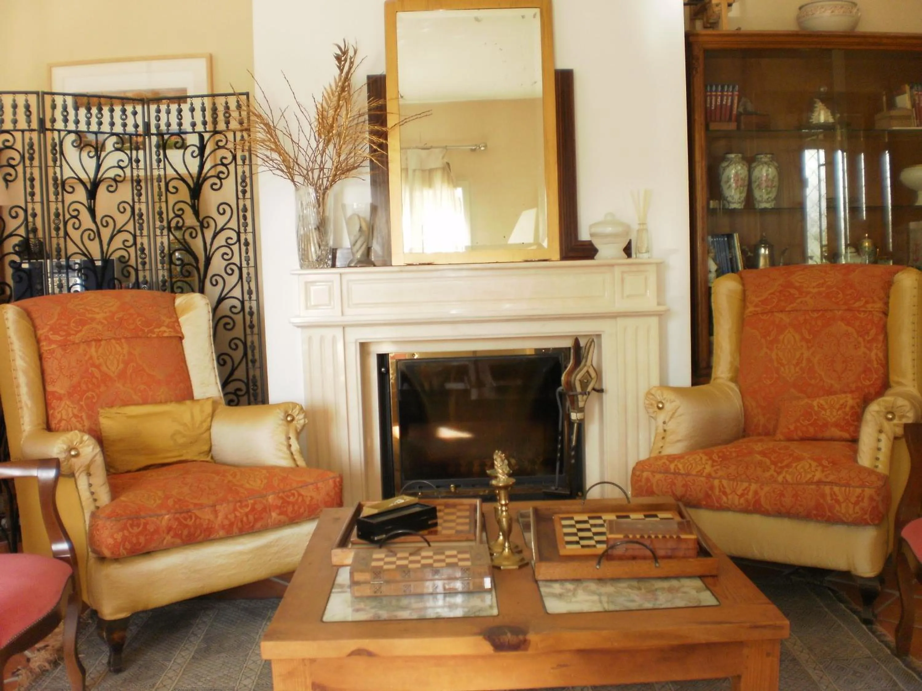 Lounge or bar in Hotel Santa Coloma del Camino