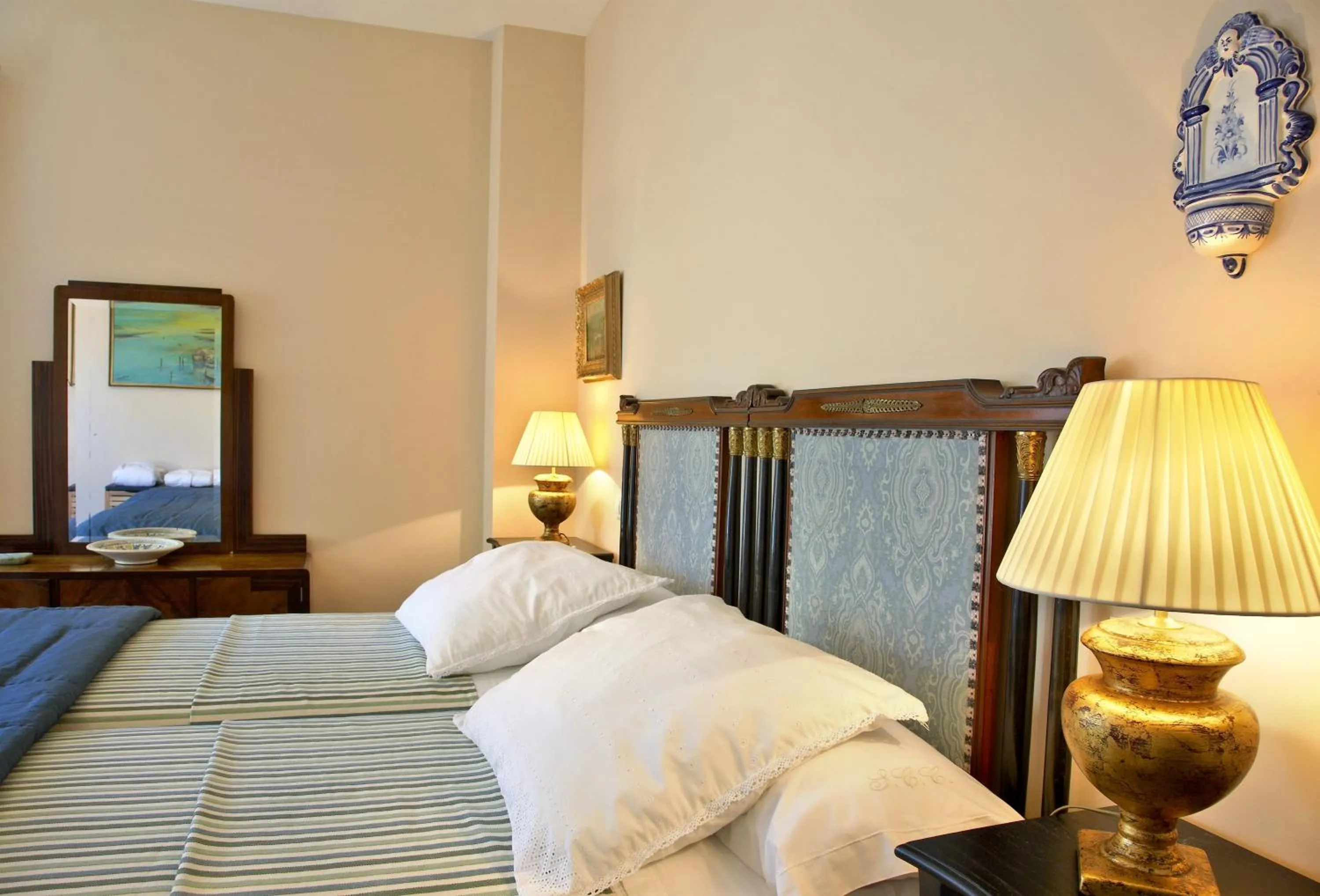 Bed in Hotel Santa Coloma del Camino