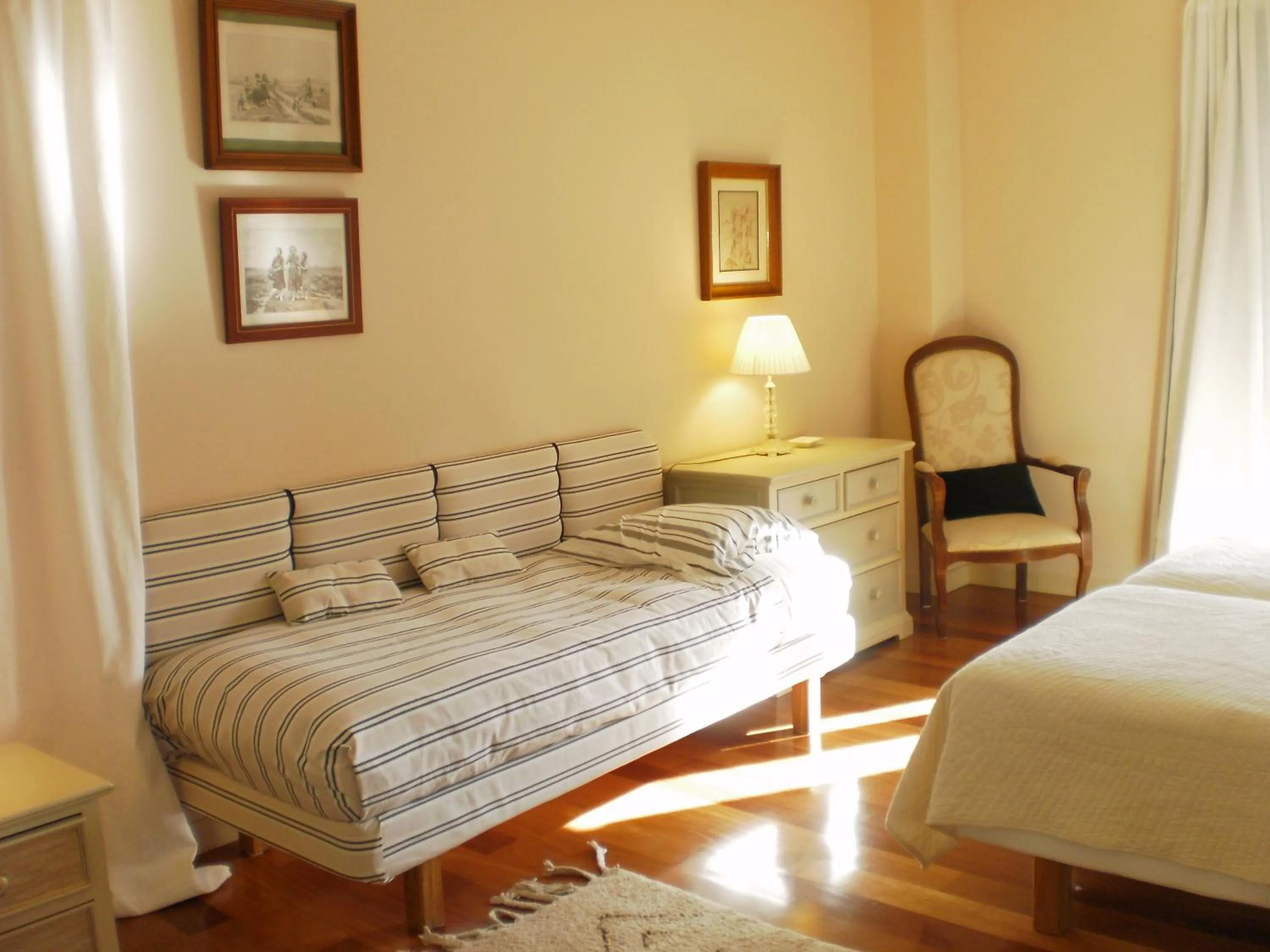 Bed in Hotel Santa Coloma del Camino