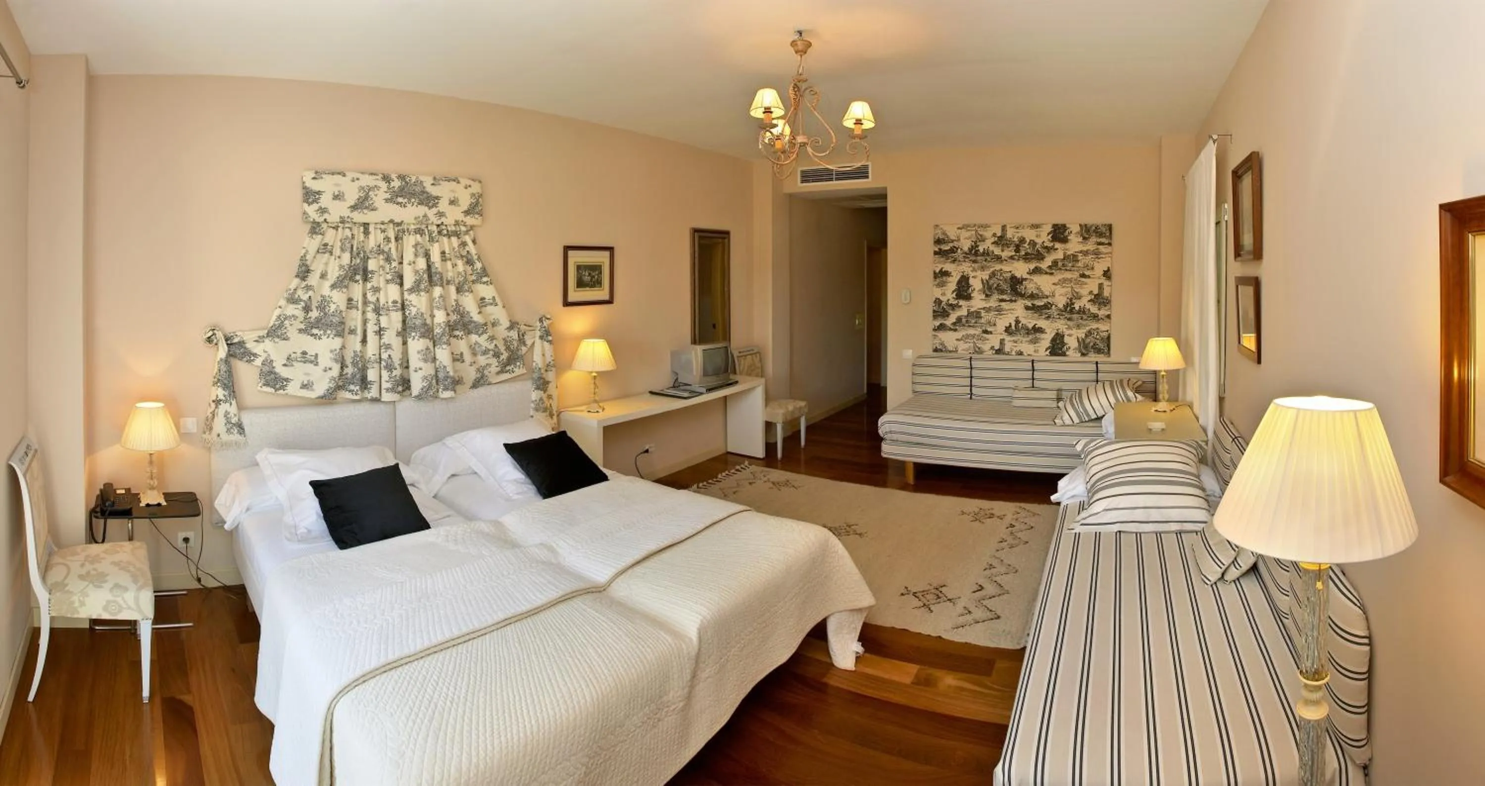 Photo of the whole room, Bed in Hotel Santa Coloma del Camino