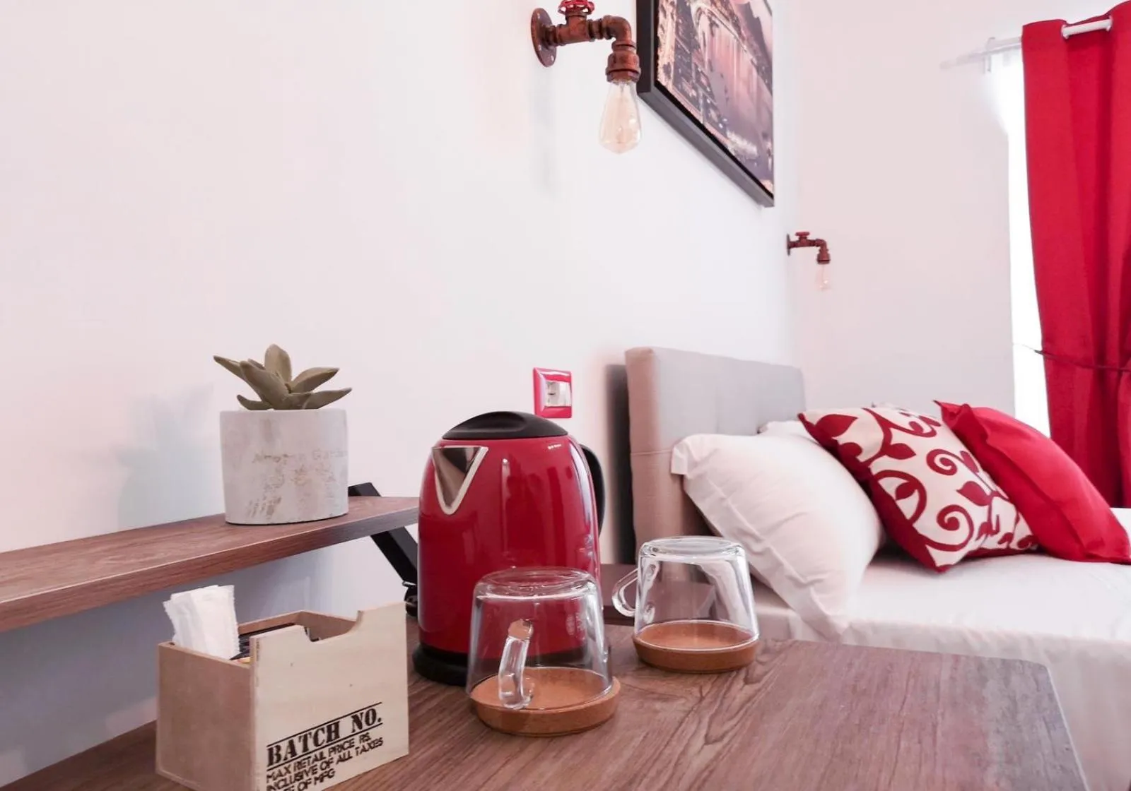 Coffee/tea facilities in Calenda Suite