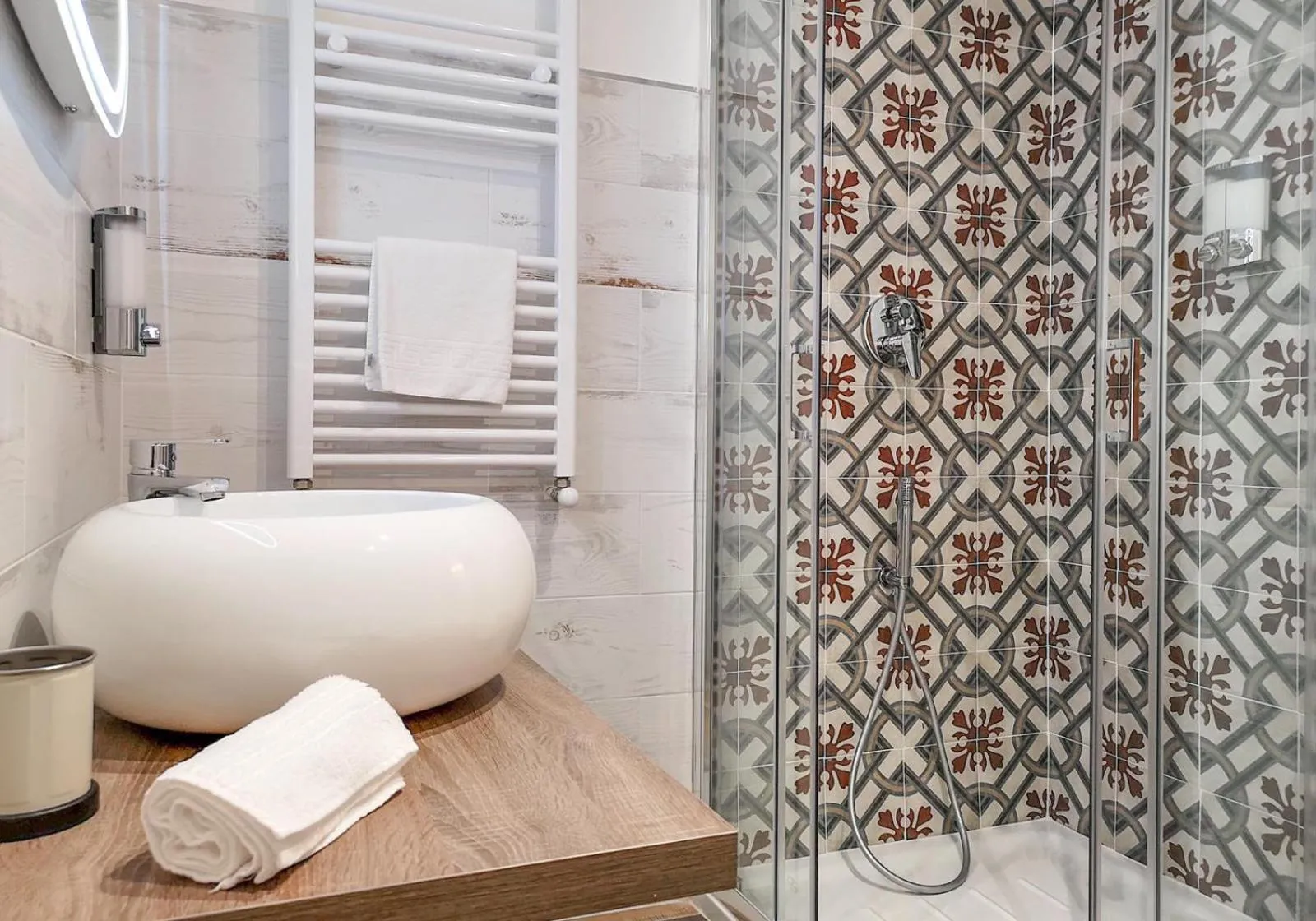 Shower in Calenda Suite