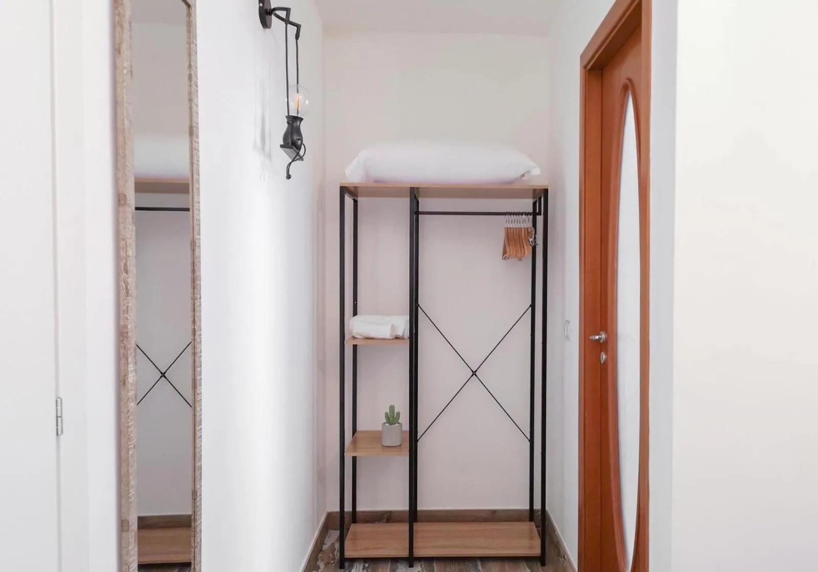 Decorative detail in Calenda Suite