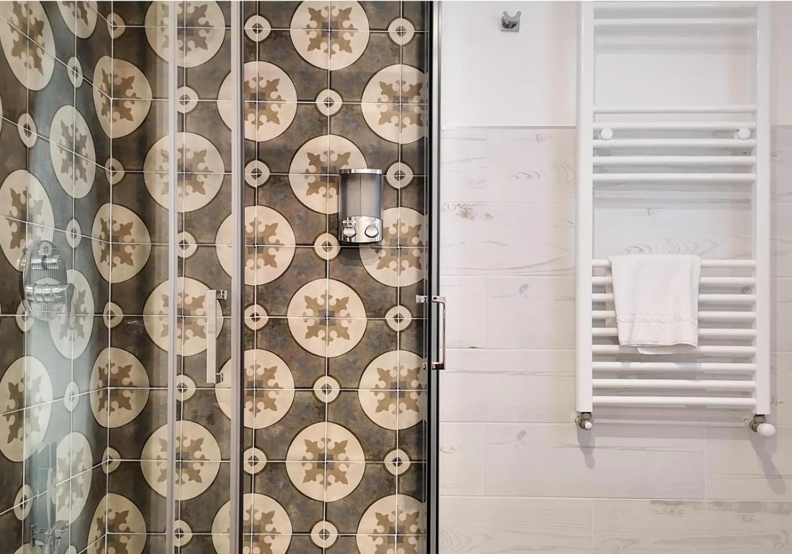 Shower in Calenda Suite