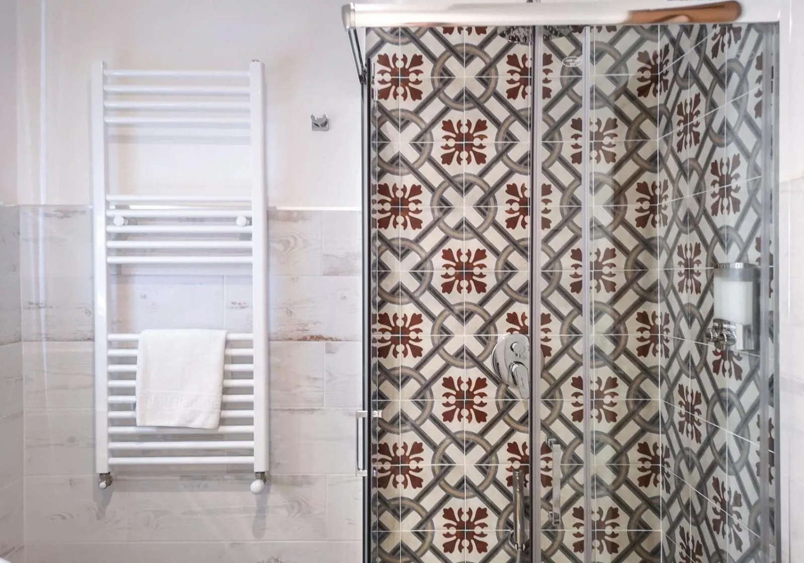 Shower in Calenda Suite