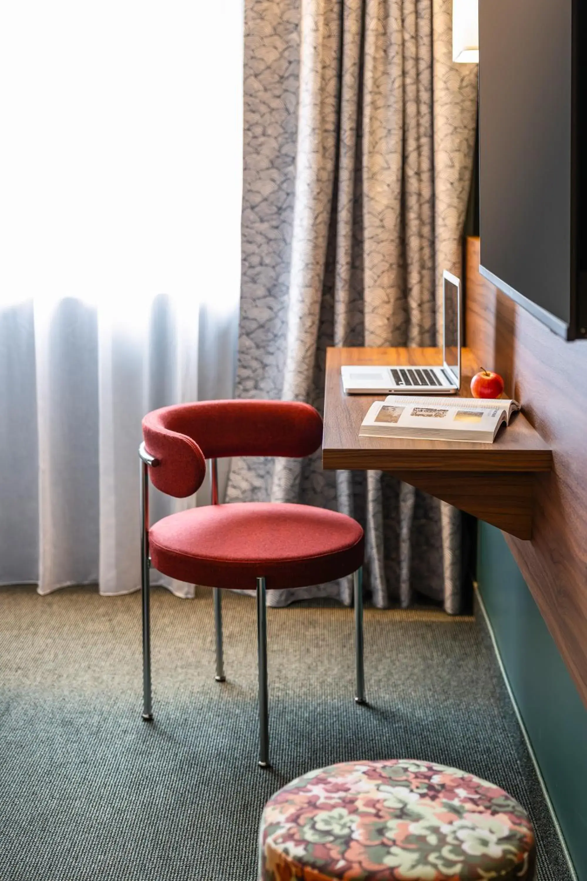 Classic Room with Double Bed in Mercure Caen Cote De Nacre Classic Room with Double Bed in Mercure Caen Cote De Nacre