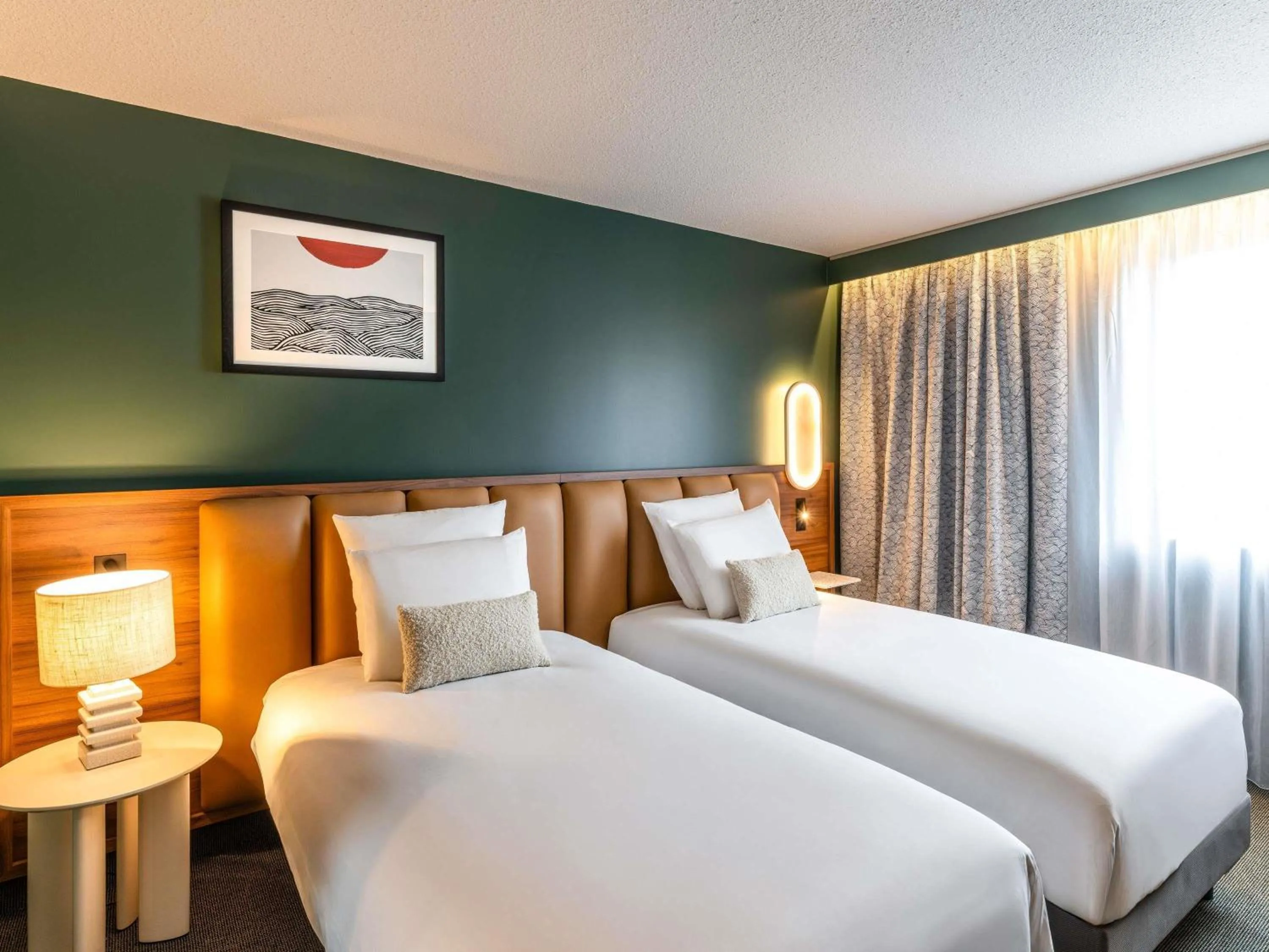 Bedroom, Bed in Mercure Caen Cote De Nacre