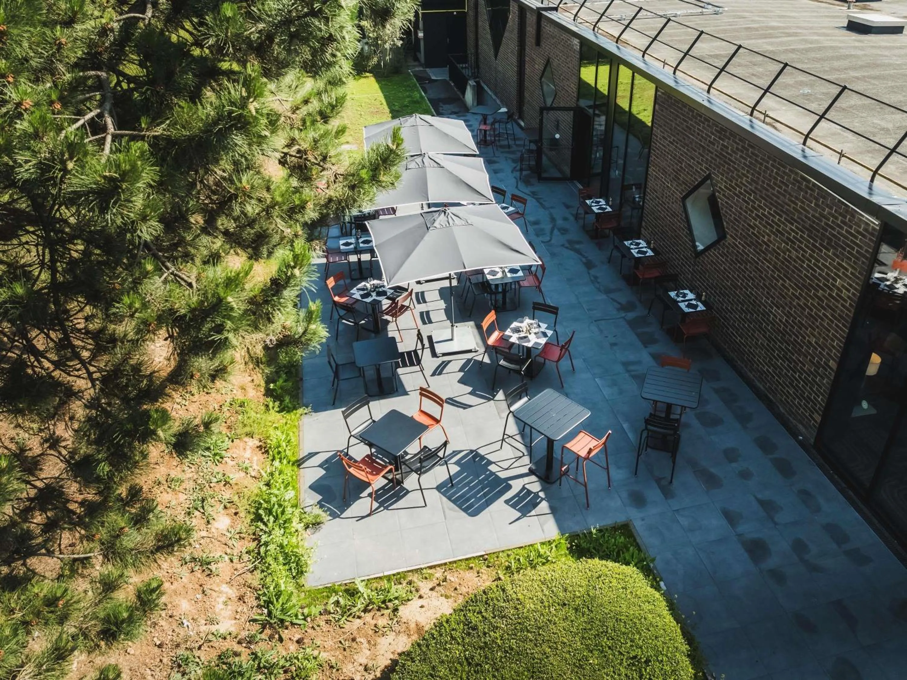 Restaurant/places to eat in Mercure Caen Cote De Nacre