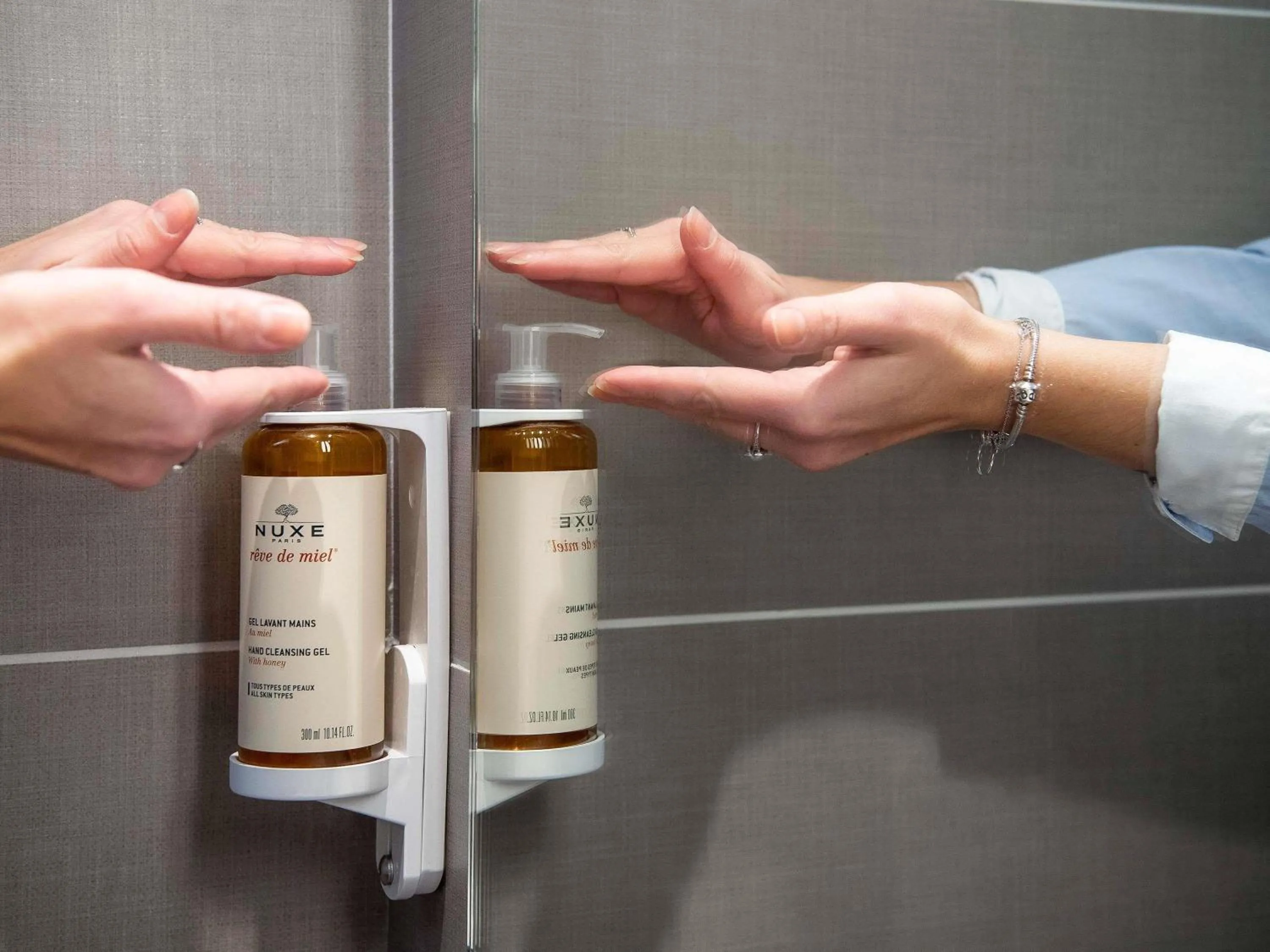 Bedroom in Mercure Caen Cote De Nacre