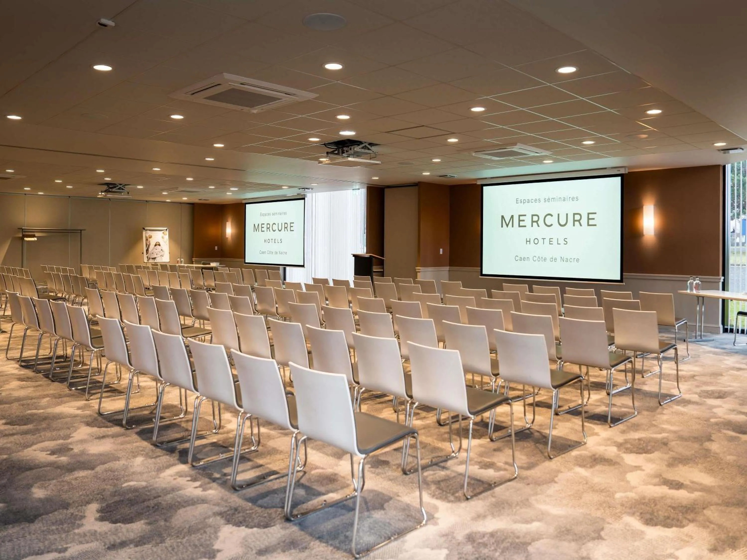 Meeting/conference room in Mercure Caen Cote De Nacre