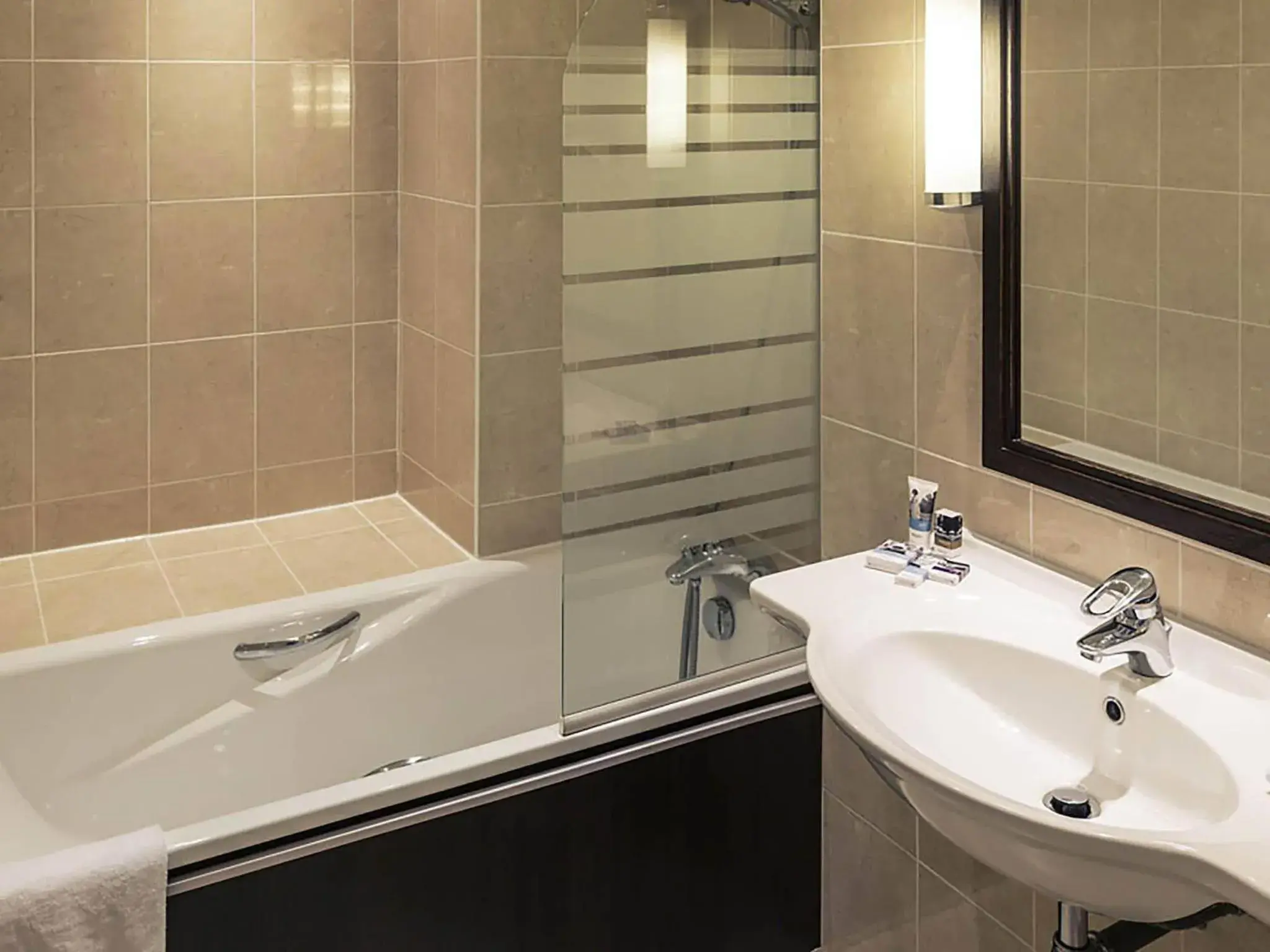 Classic Double Room in Hotel Mercure Rennes Cesson Classic Double Room in Hotel Mercure Rennes Cesson