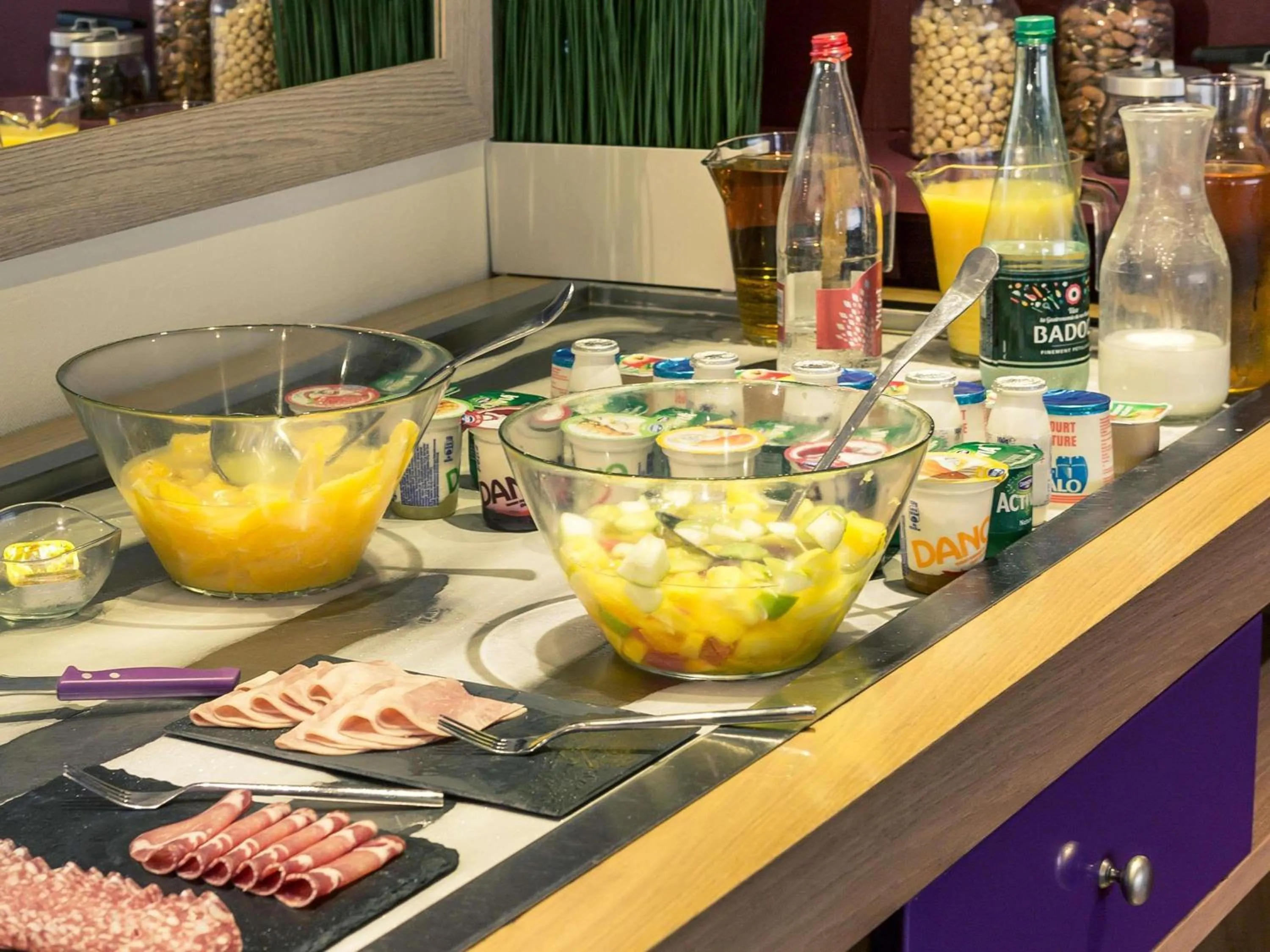 Breakfast in Hotel Mercure Rennes Cesson