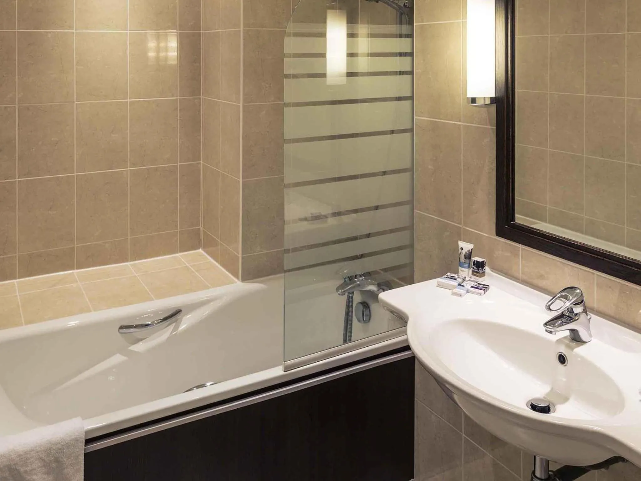 Bedroom in Hotel Mercure Rennes Cesson