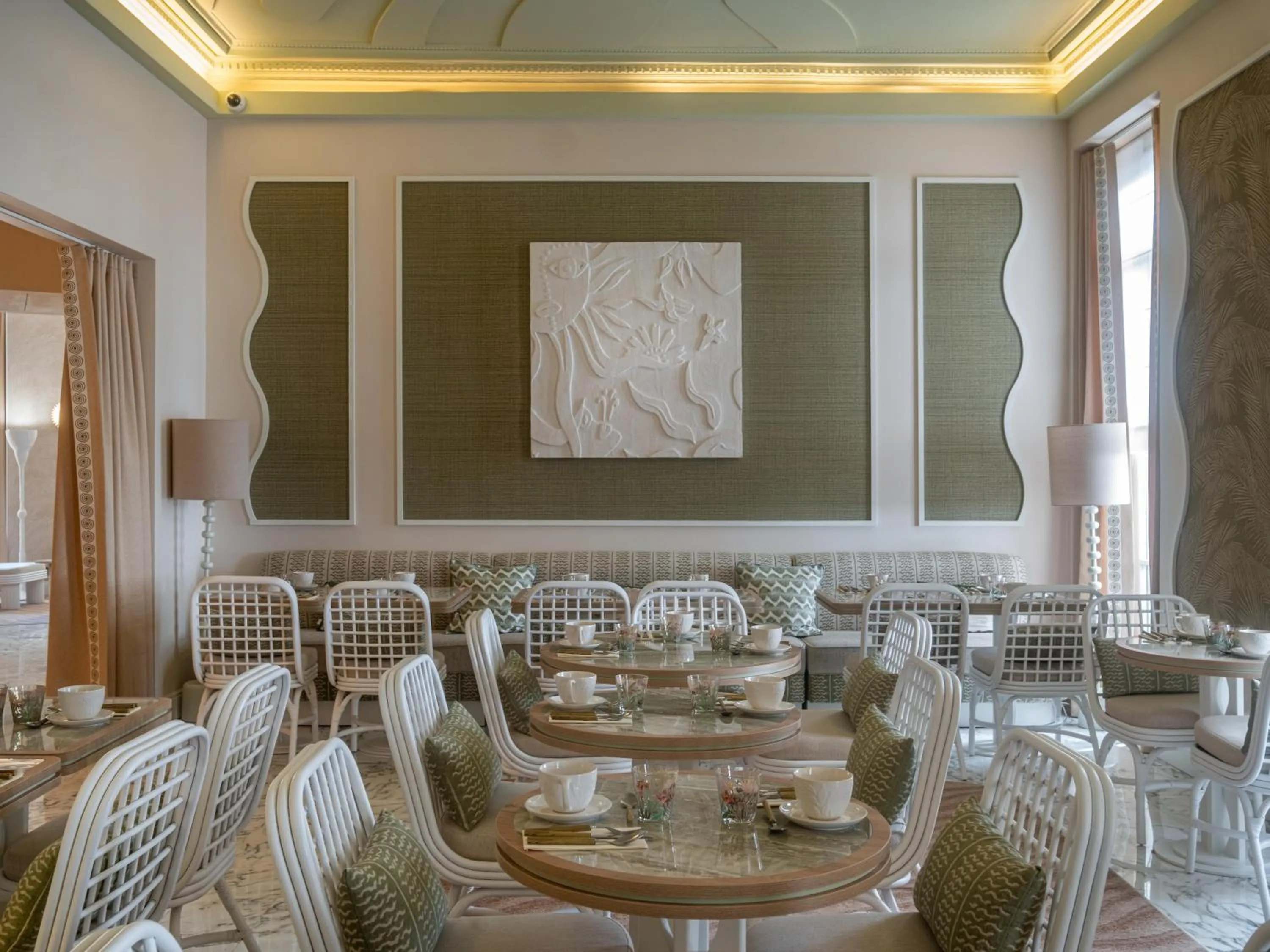 Restaurant/places to eat in Hôtel Le Soleia by Inwood Hotels