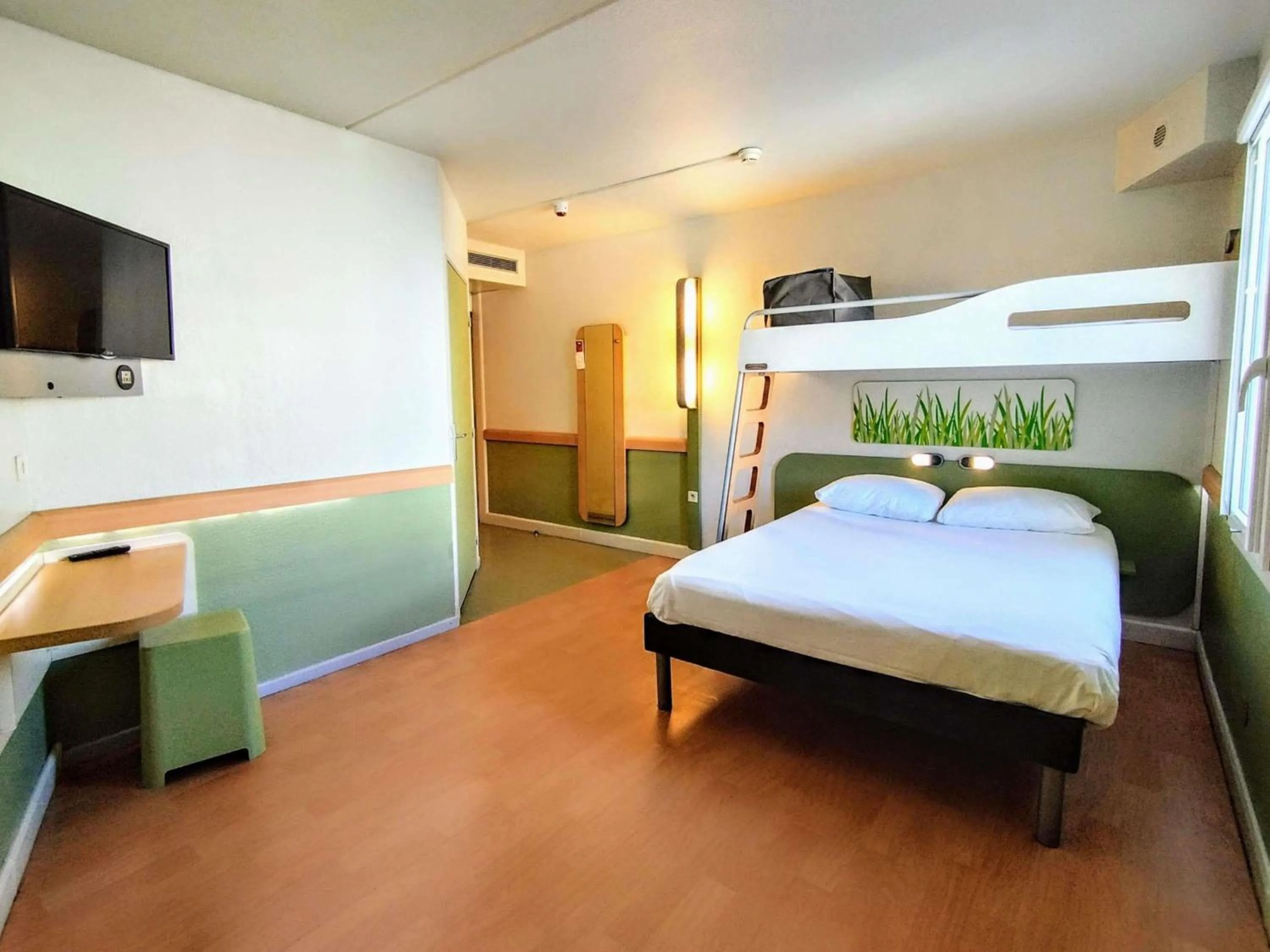 Bedroom, Bed in Ibis Budget Toulon Centre