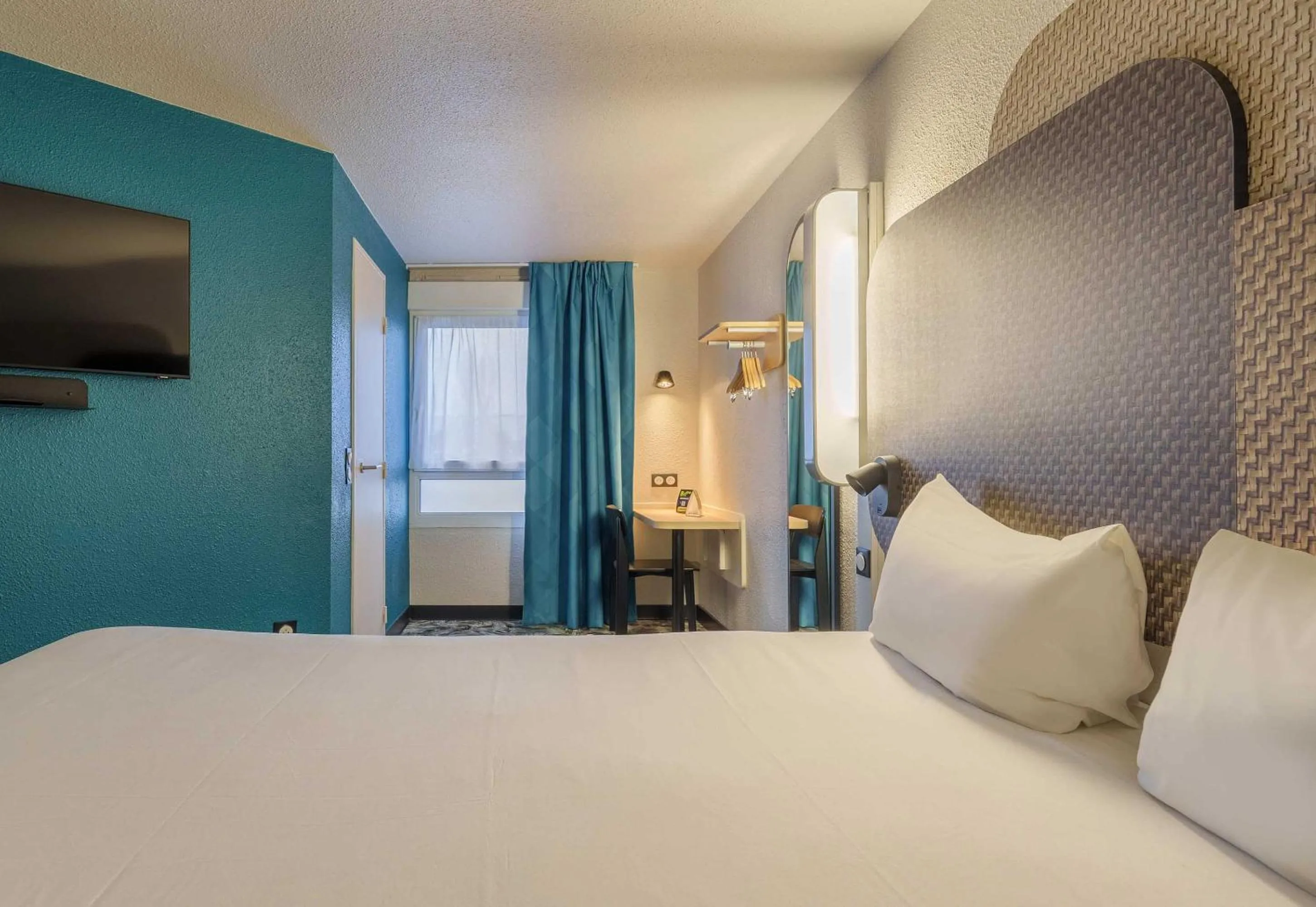 Photo of the whole room, Bed in B&B HOTEL Troyes Centre