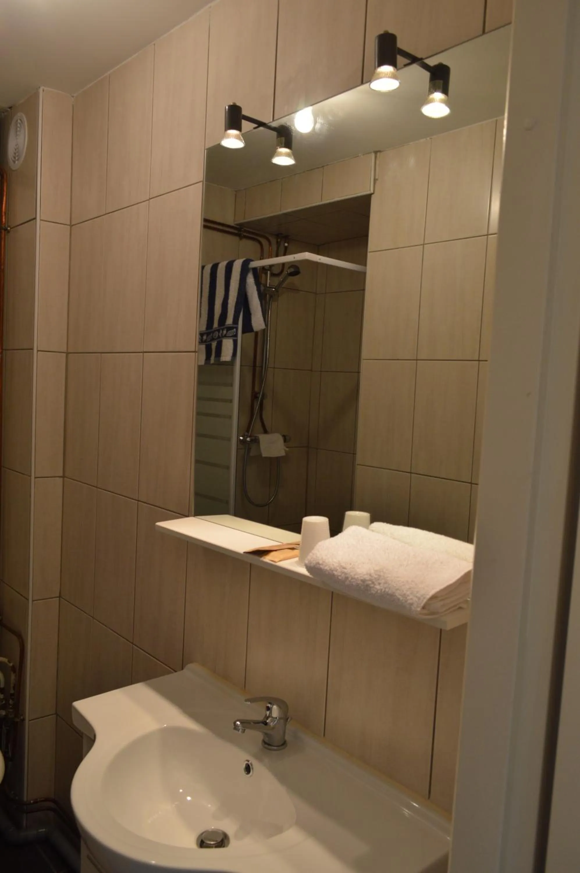 Toilet in Hôtel Timgad