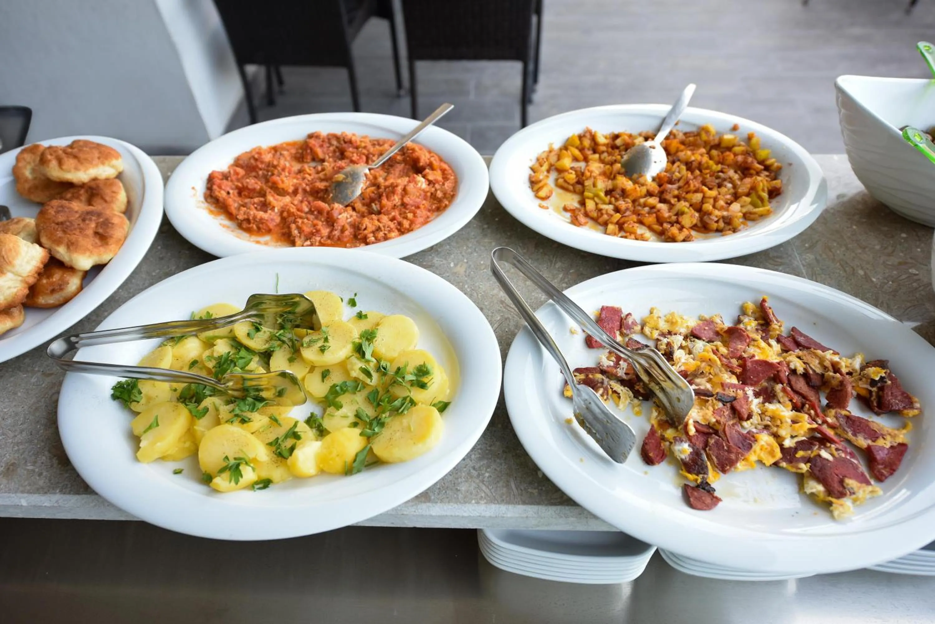 Restaurant/places to eat in Lidya Hotel