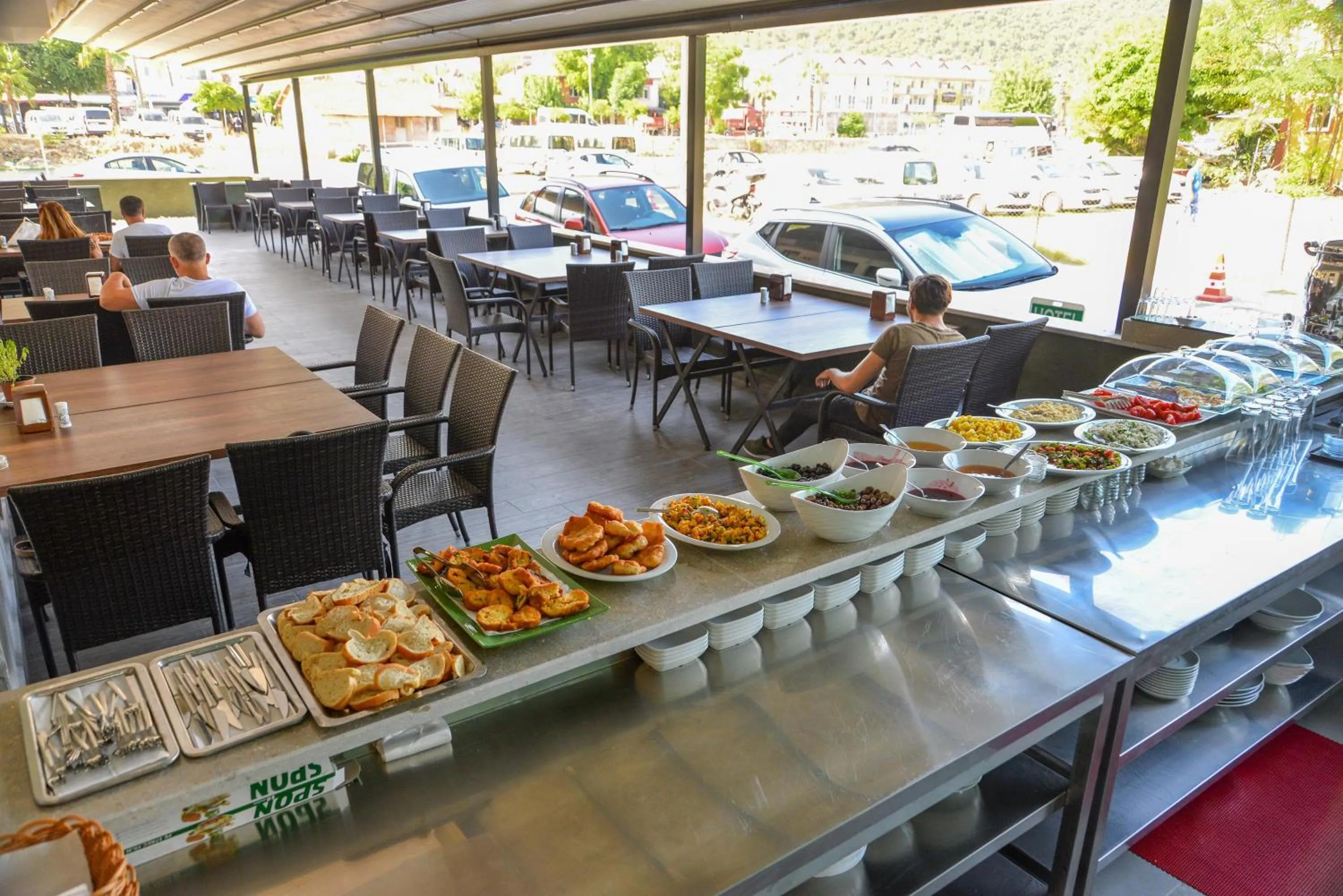 Restaurant/places to eat in Lidya Hotel