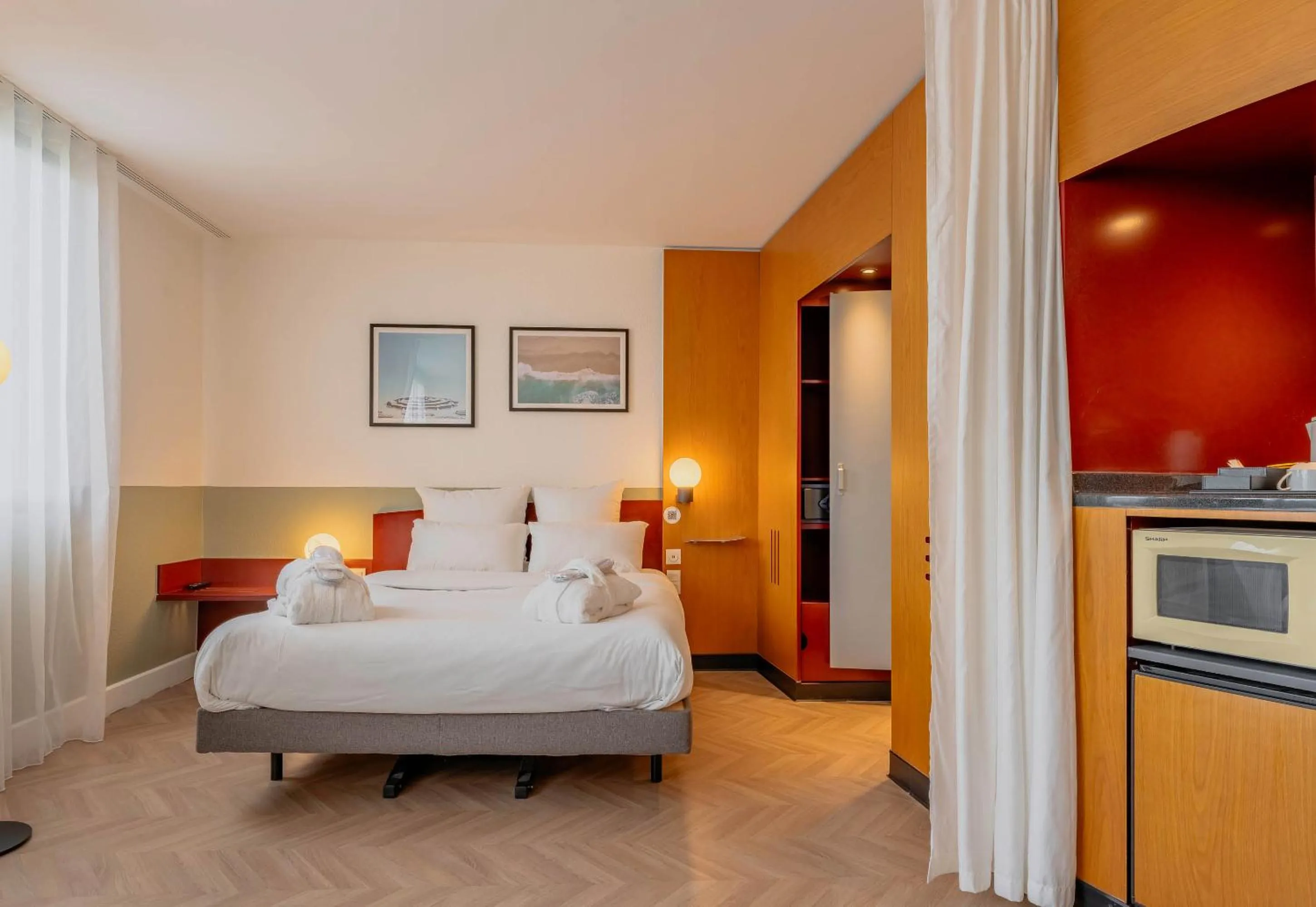 Bedroom, Bed in B&B HOTEL Calais Terminal Cité Europe 4 étoiles