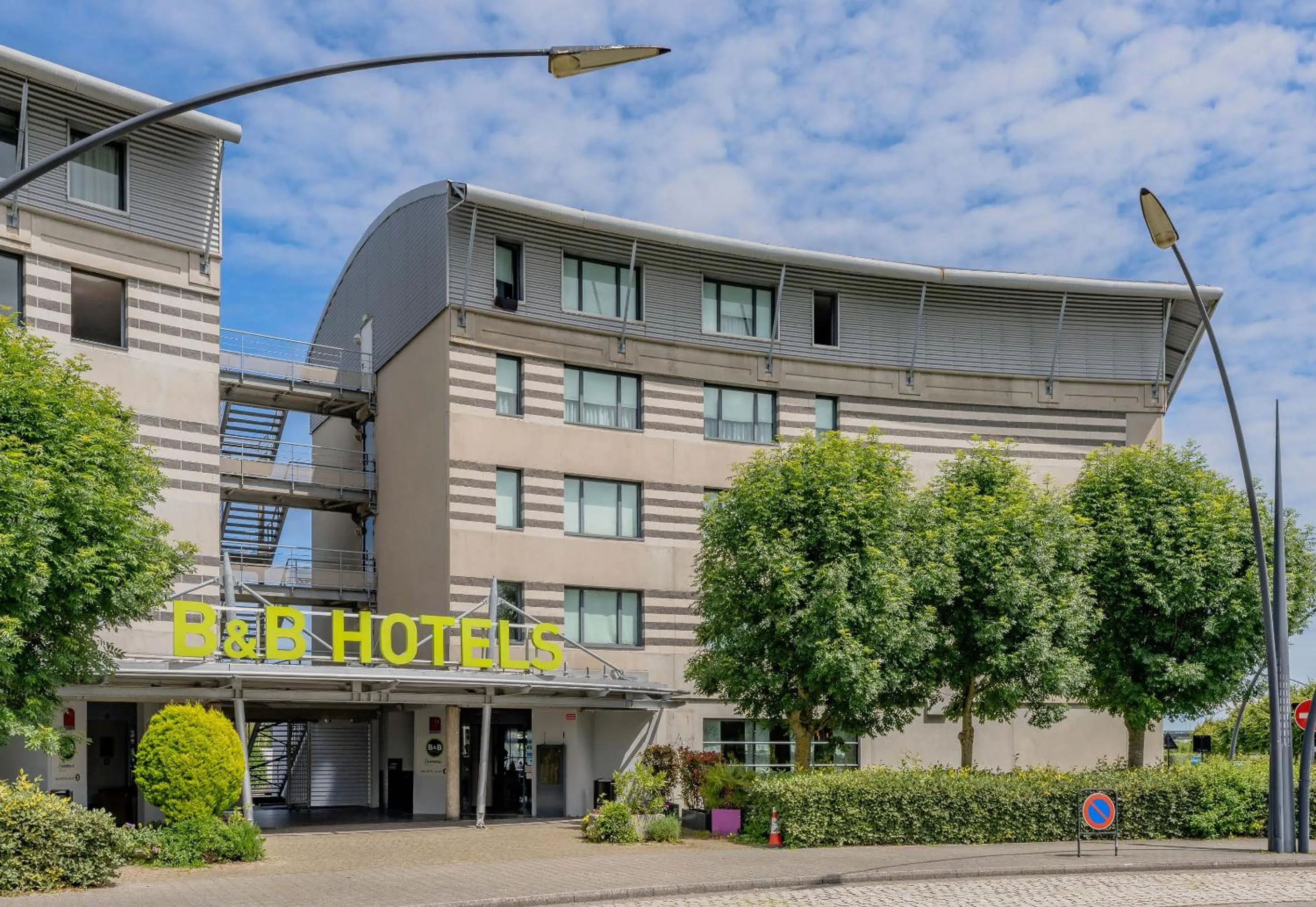 Property building in B&B HOTEL Calais Terminal Cité Europe 4 étoiles