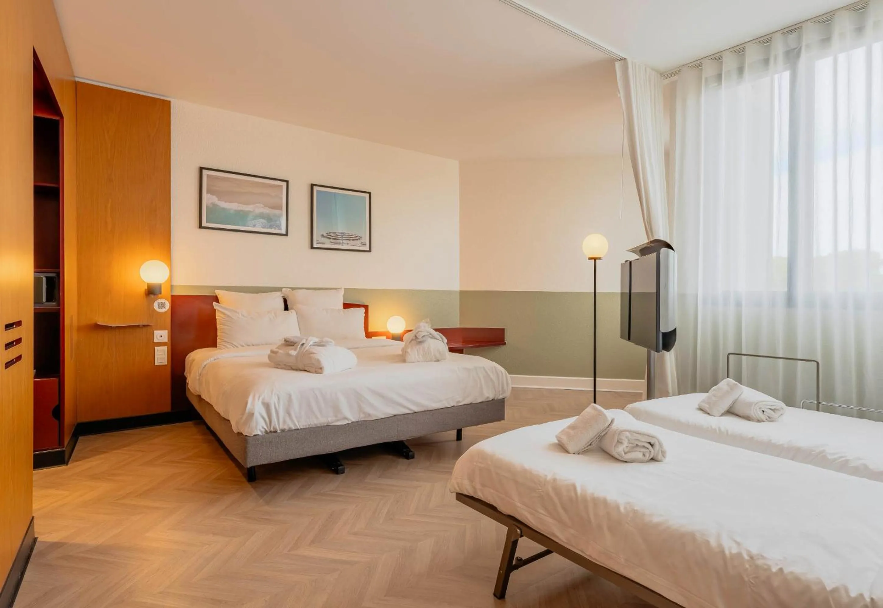 Bedroom, Bed in B&B HOTEL Calais Terminal Cité Europe 4 étoiles