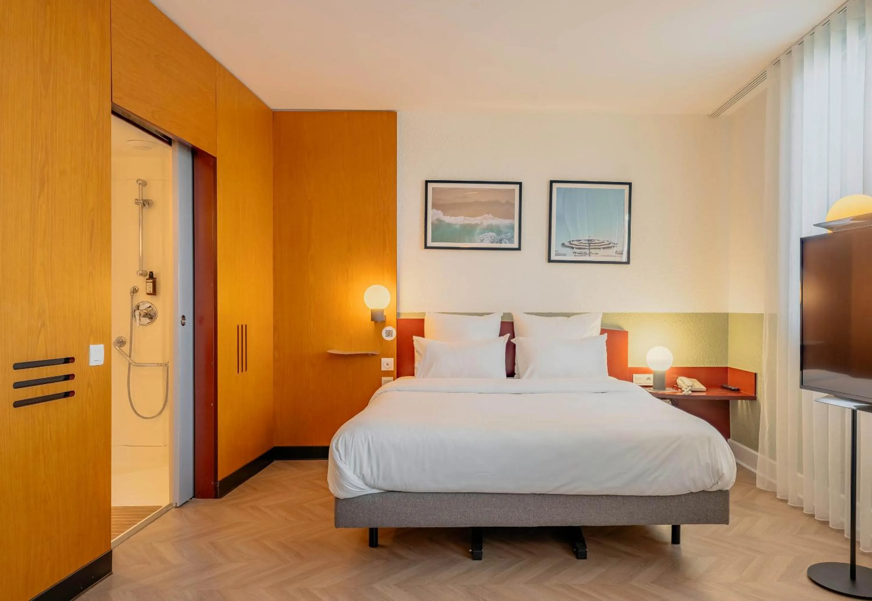 Bedroom, Bed in B&B HOTEL Calais Terminal Cité Europe 4 étoiles