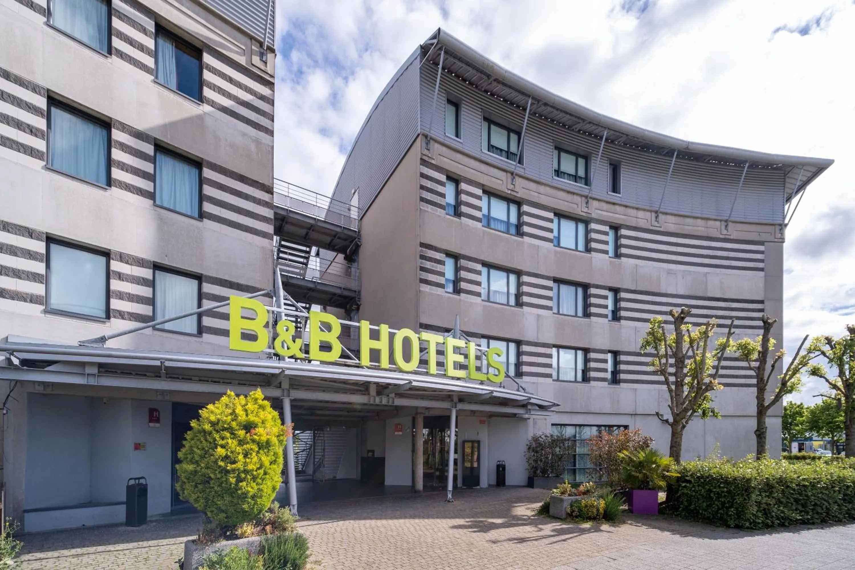 Property building in B&B HOTEL Calais Terminal Cité Europe 4 étoiles
