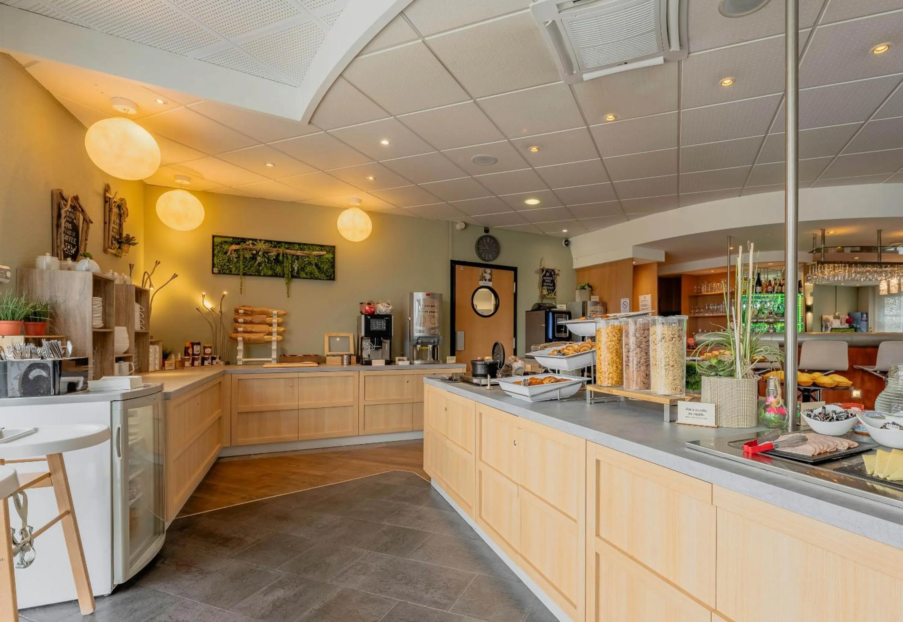 Breakfast in B&B HOTEL Calais Terminal Cité Europe 4 étoiles