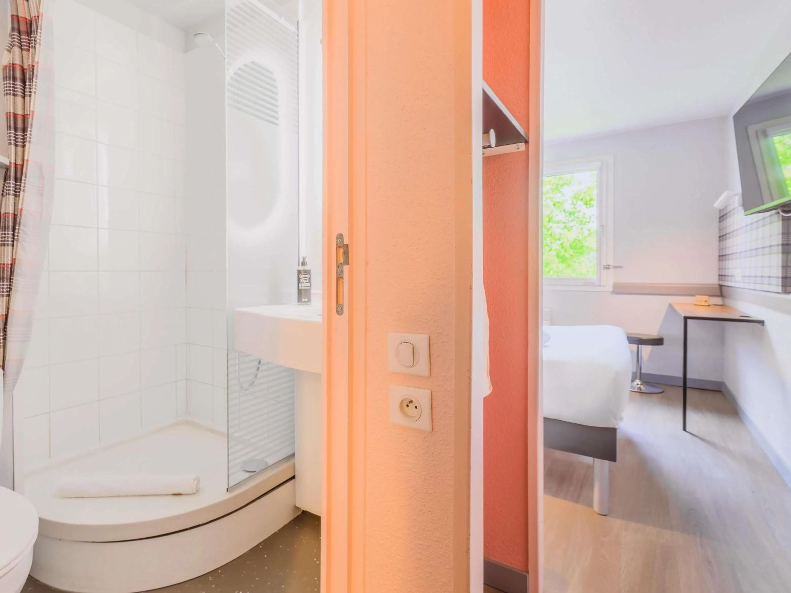 Bedroom in greet hôtel Annecy Cran-Gevrier by Accor