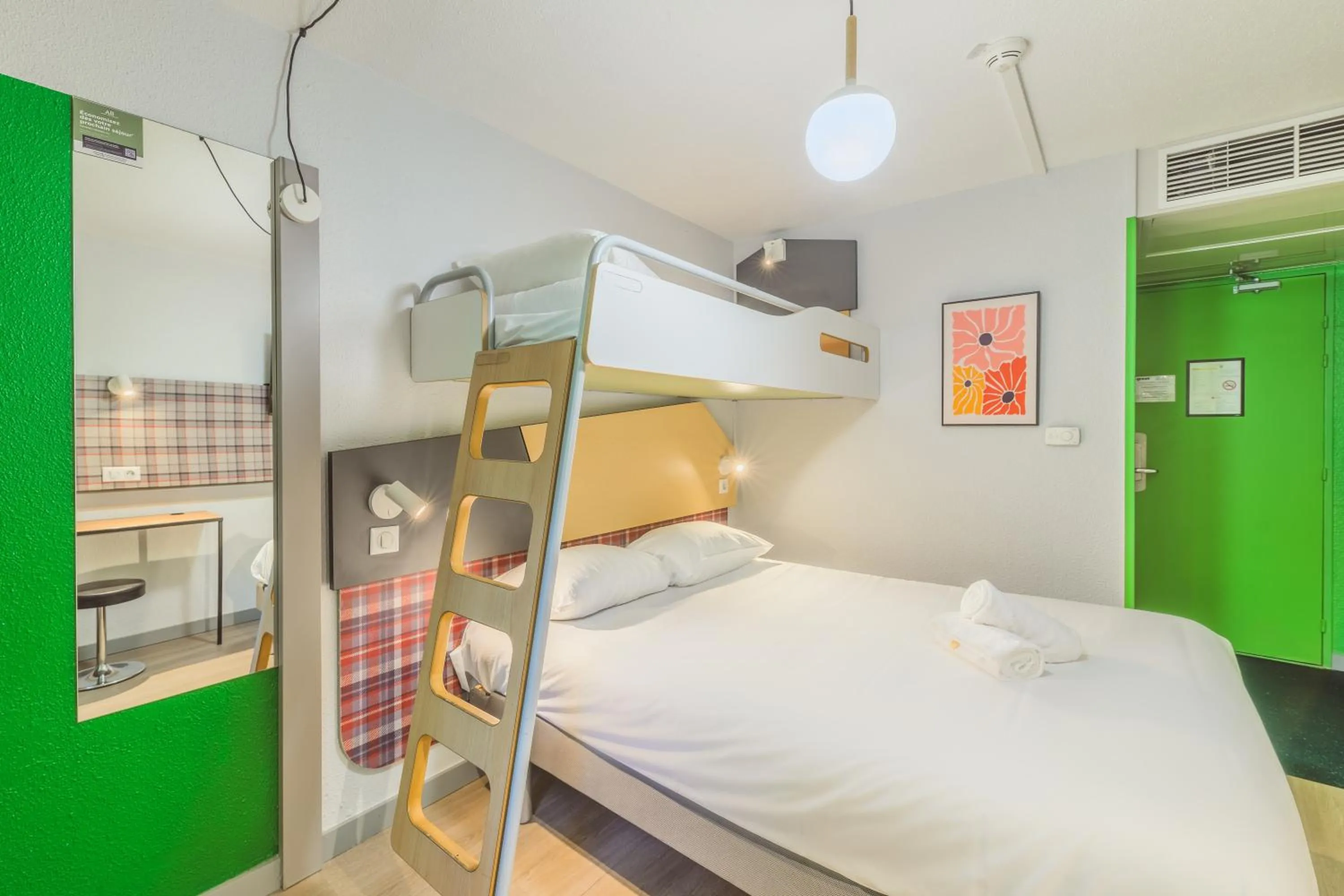 Photo of the whole room, Bed in greet hôtel Annecy Cran-Gevrier by Accor