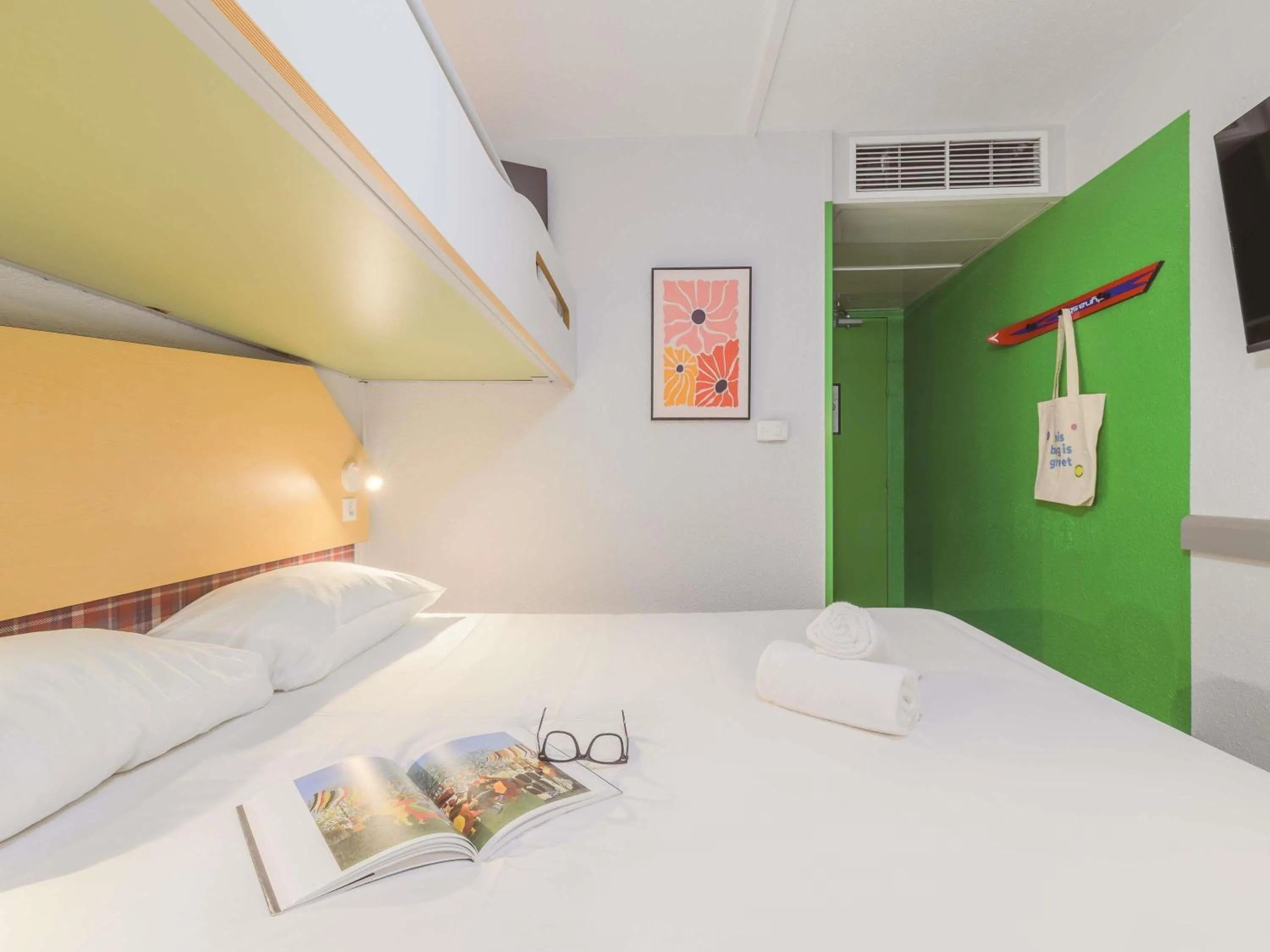 Bedroom, Bed in greet hôtel Annecy Cran-Gevrier by Accor