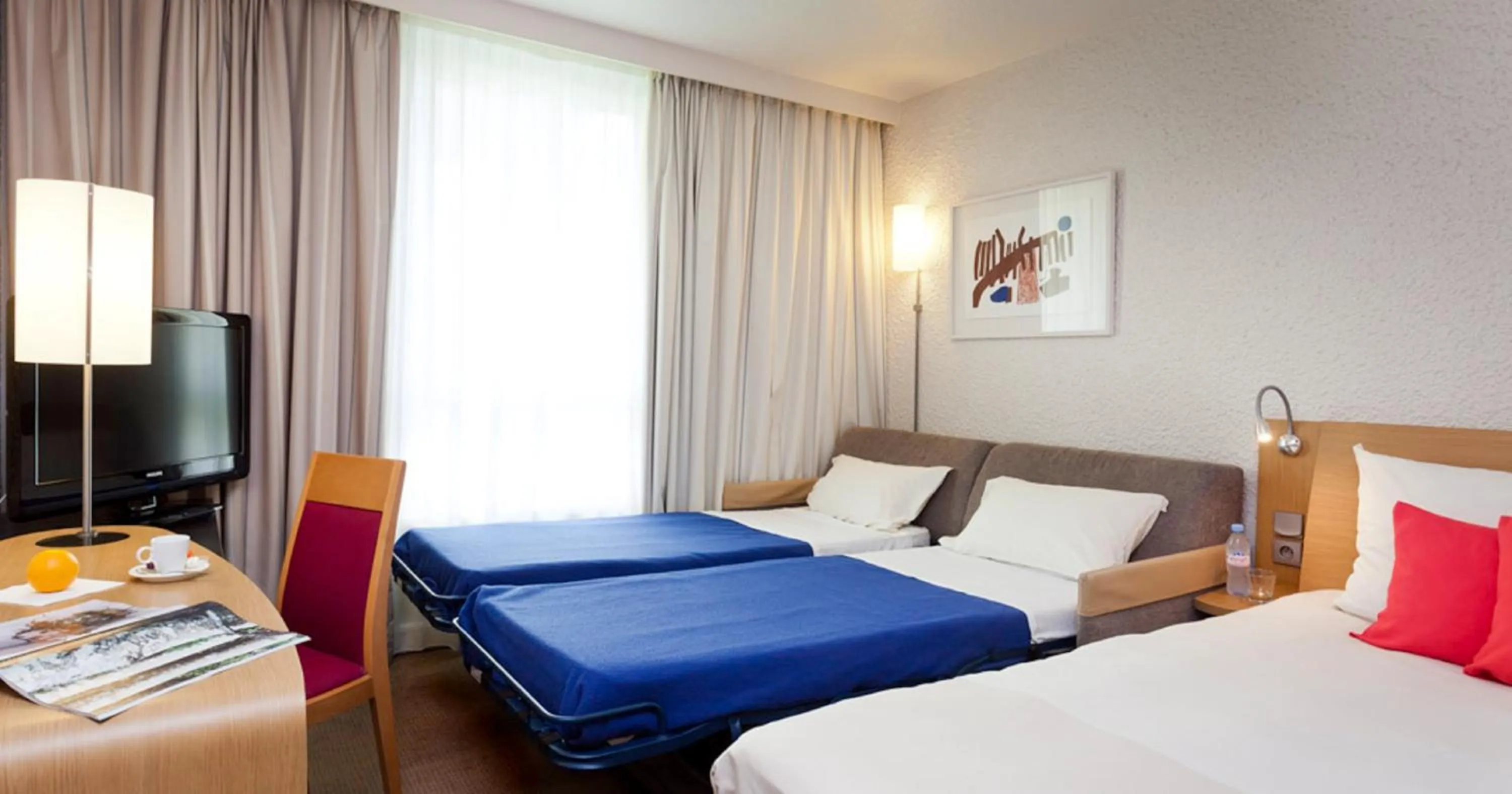 Bed in Novotel Marseille Vieux Port