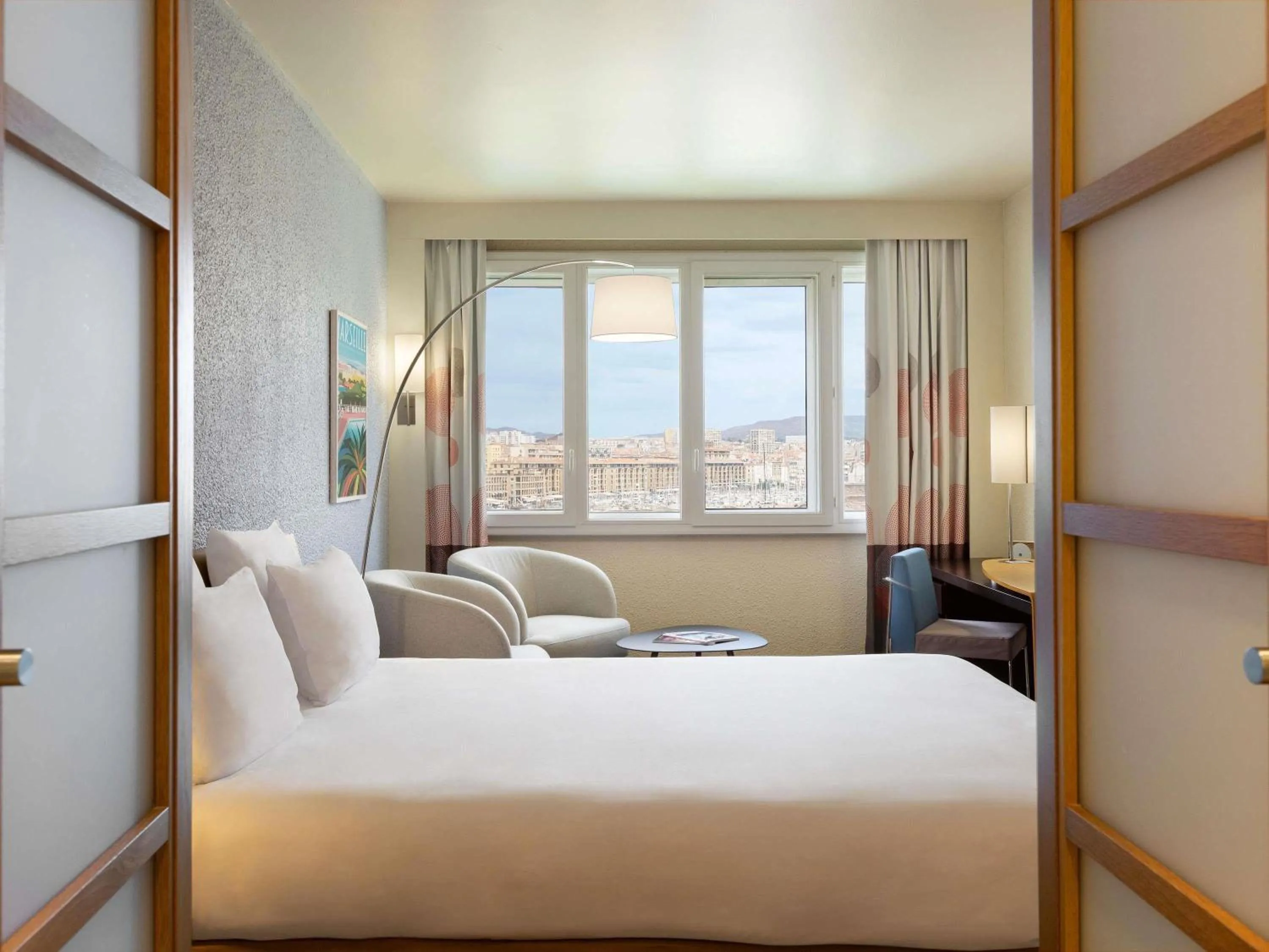 Bedroom, Bed in Novotel Marseille Vieux Port