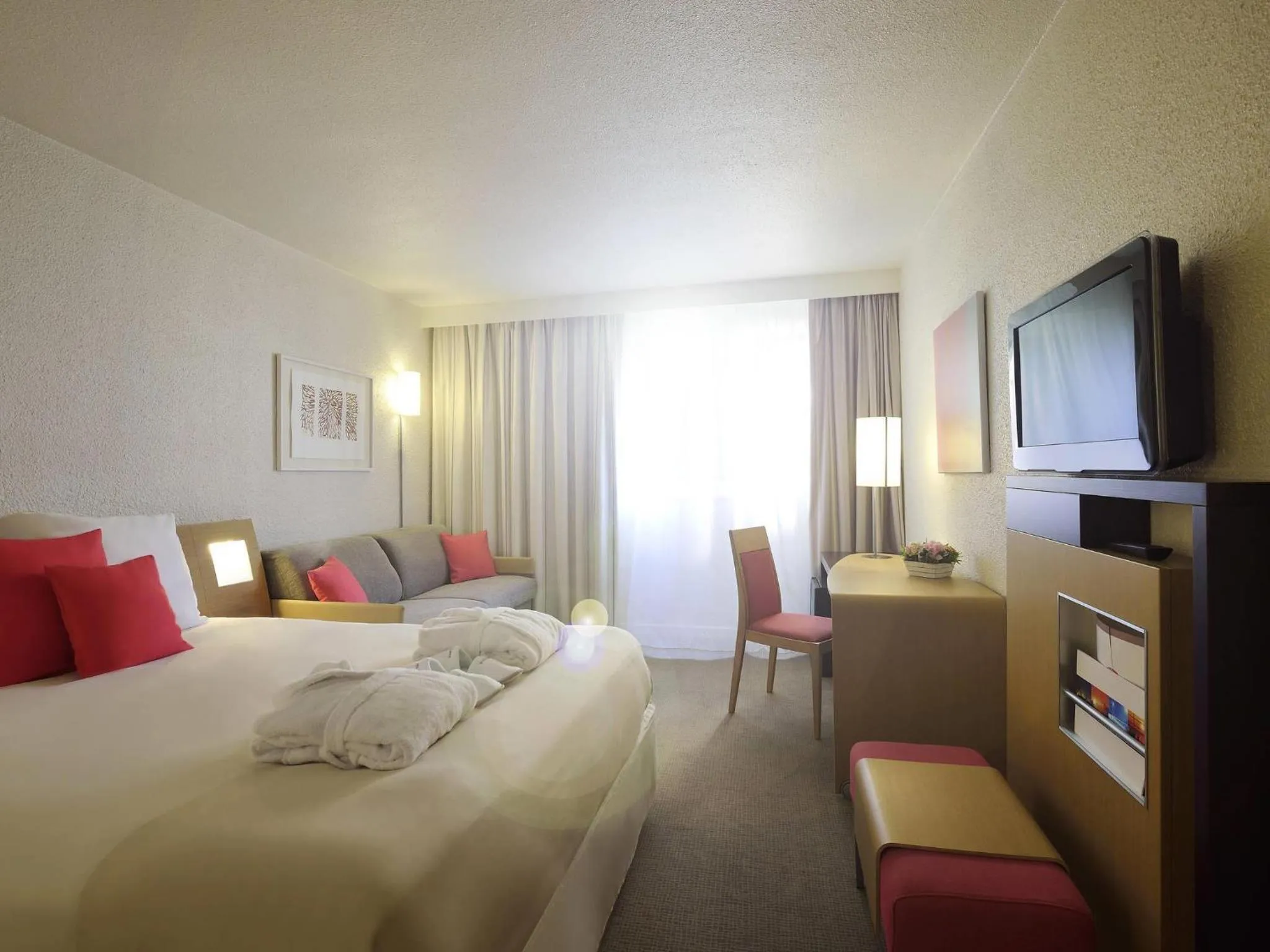 Bedroom, Bed in Novotel Marseille Vieux Port