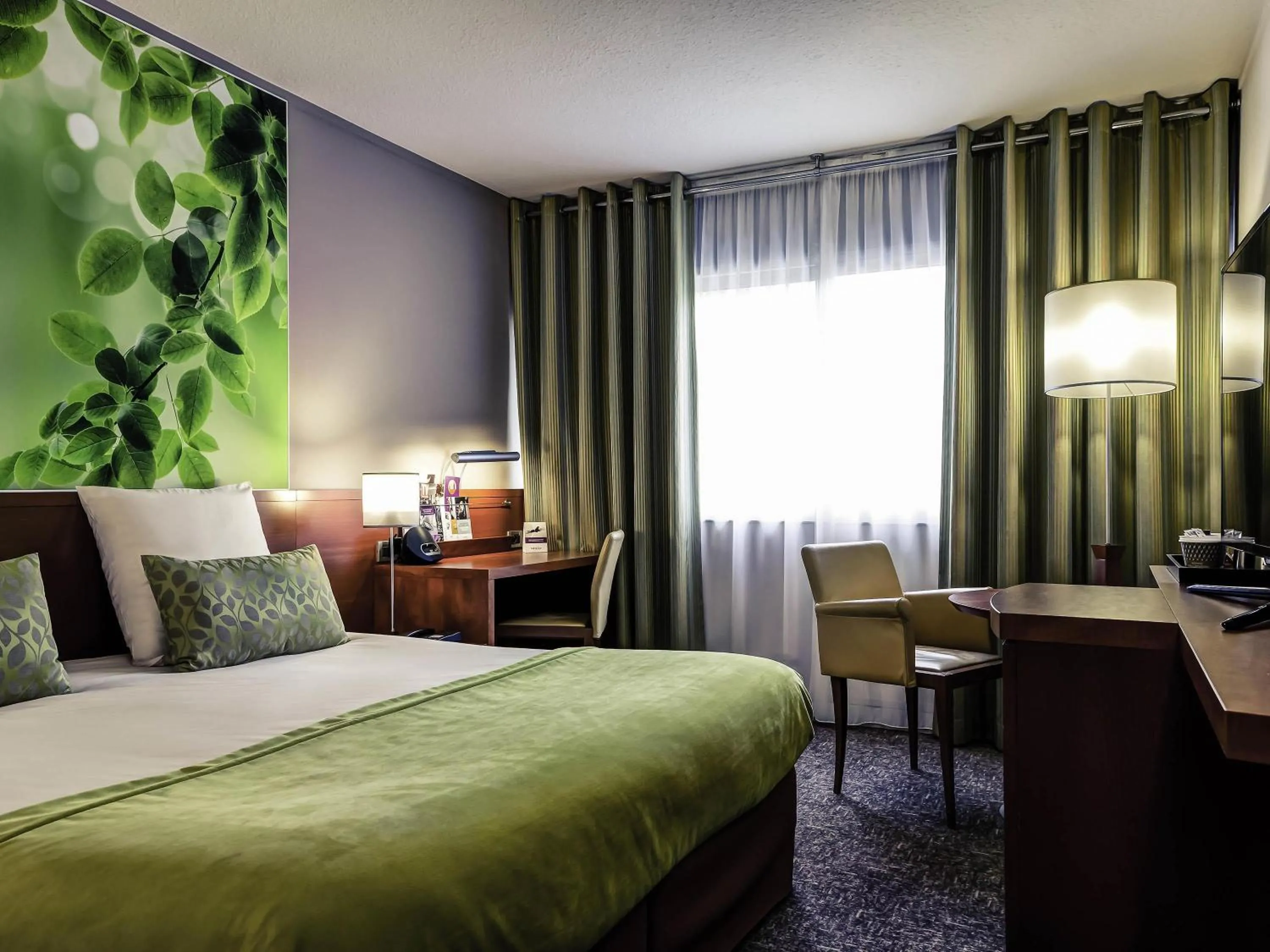 Business facilities, Bed in Mercure Lyon Charbonnières