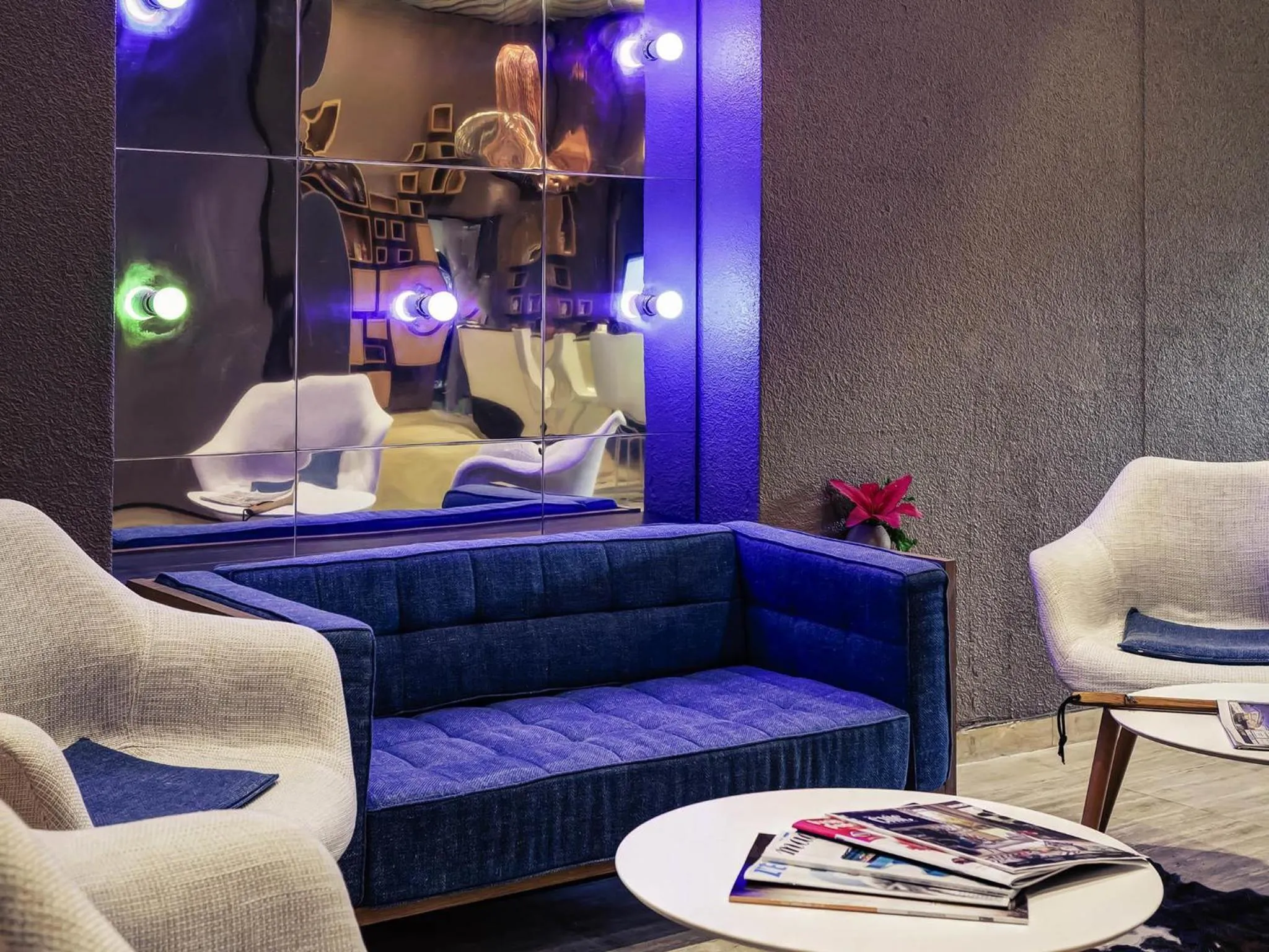 Lounge or bar in Mercure Lyon Charbonnières